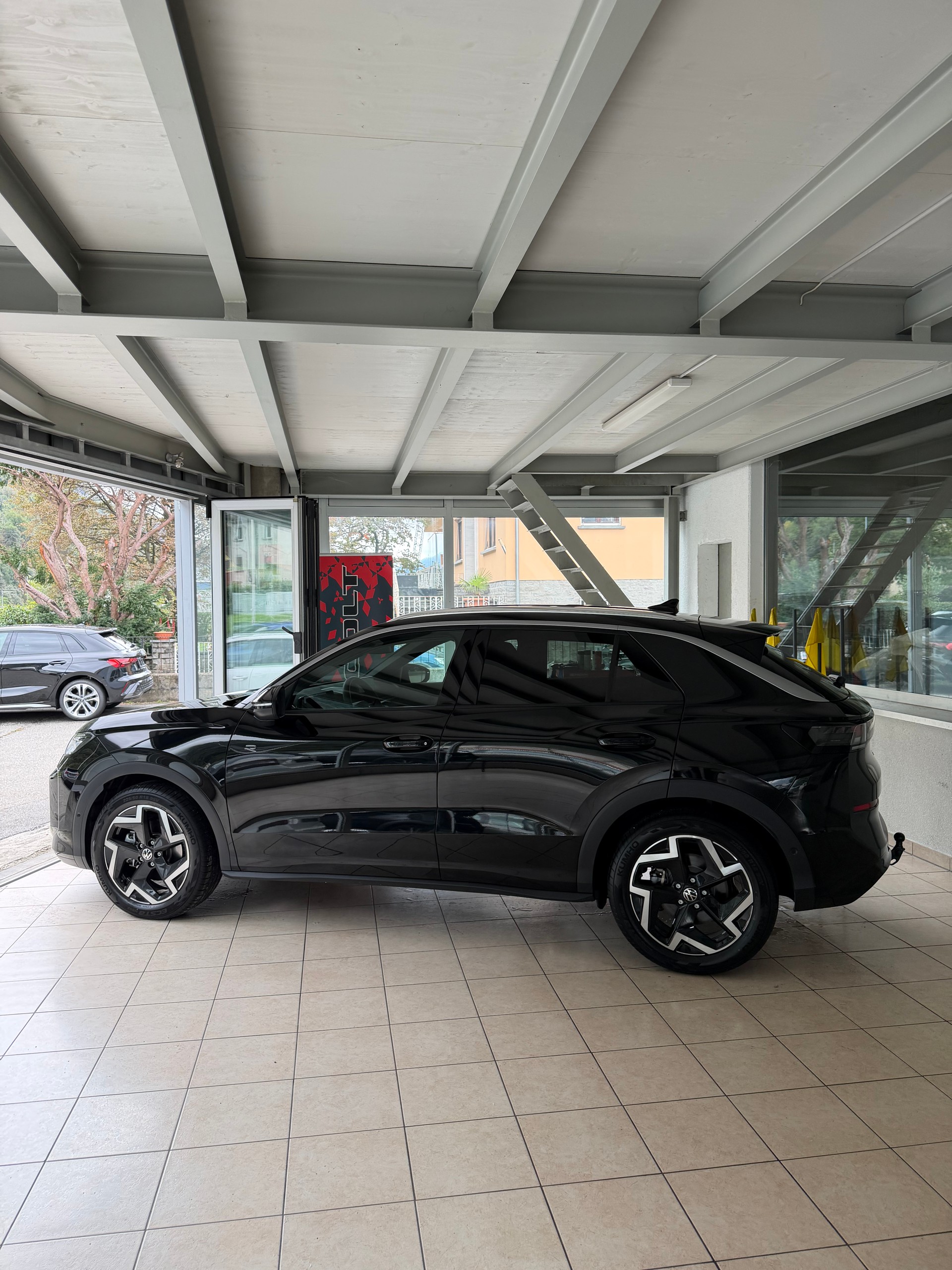 VW T-Roc 1.5 eTSI mHEV R-Line DSG-image-2