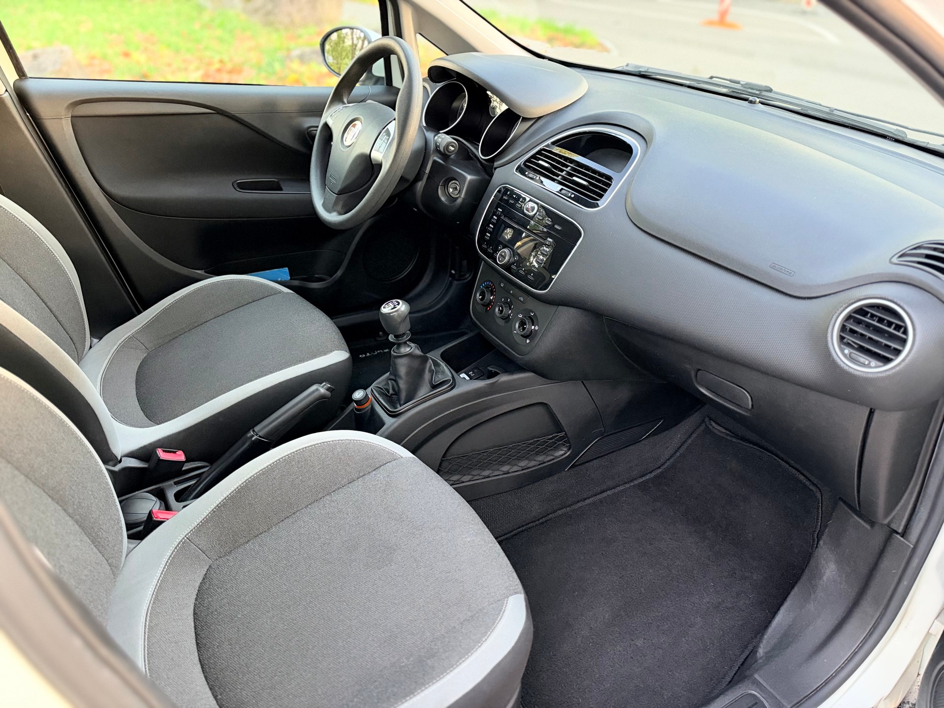 FIAT Punto 1.4 Easy-image-12