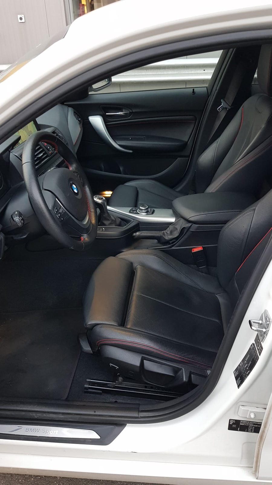 BMW 120d Sport Line-image-6