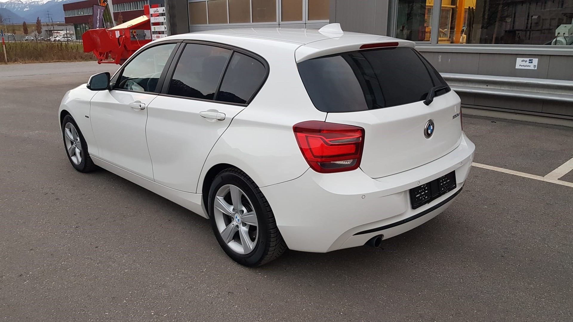 BMW 120d Sport Line-image-5