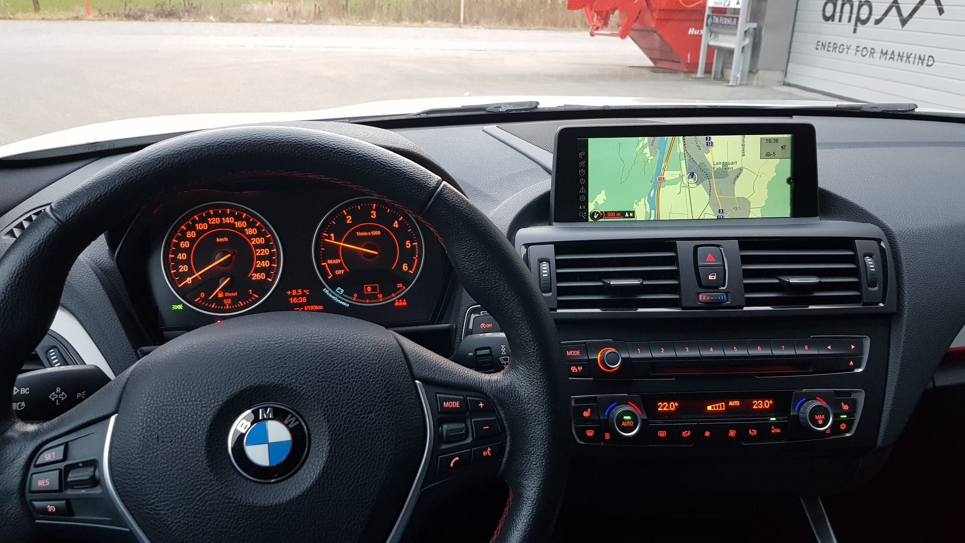 BMW 120d Sport Line-image-8