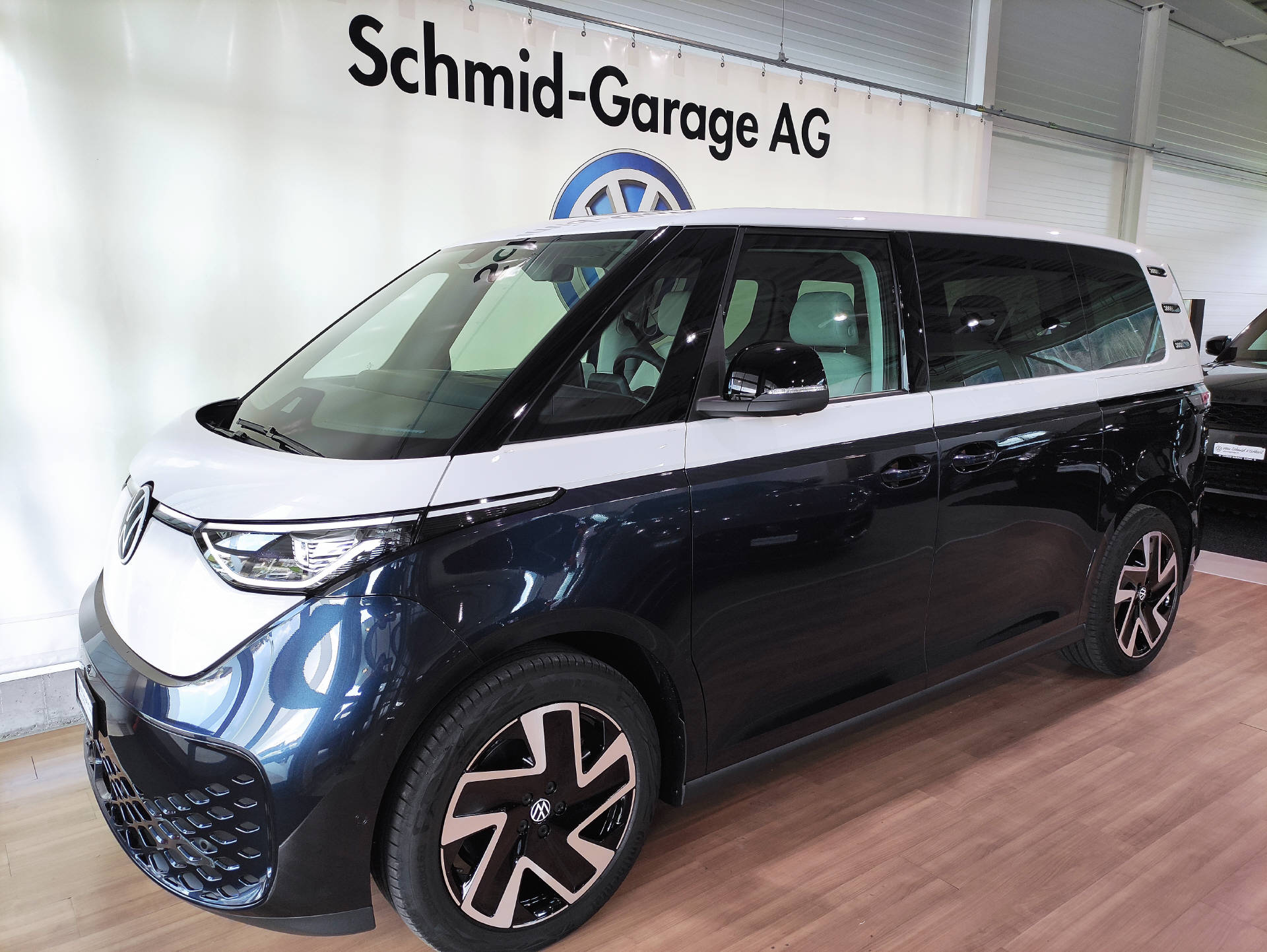 VW ID.Buzz Bus 77kWh Pro-image-0