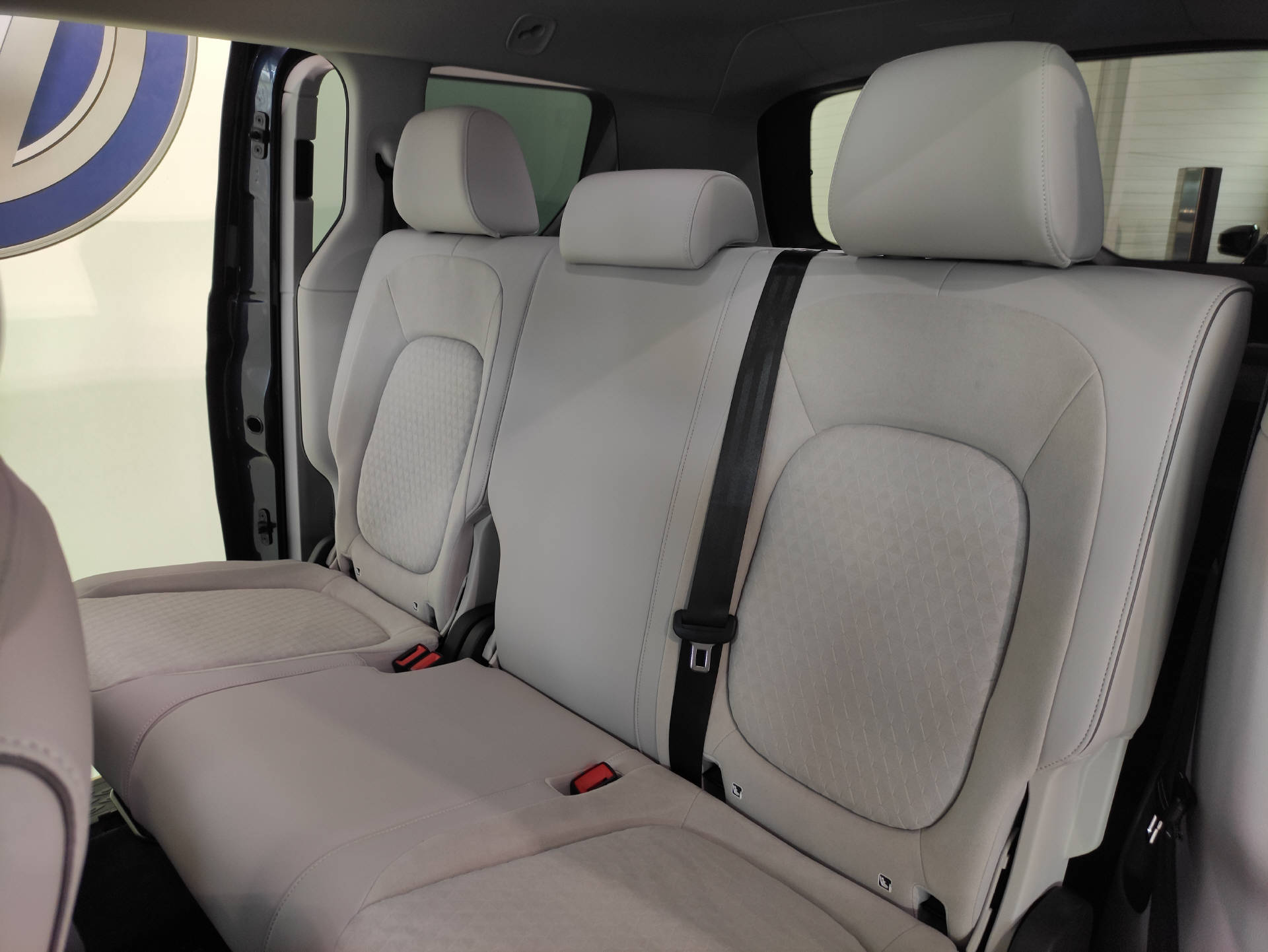 VW ID.Buzz Bus 77kWh Pro-image-12