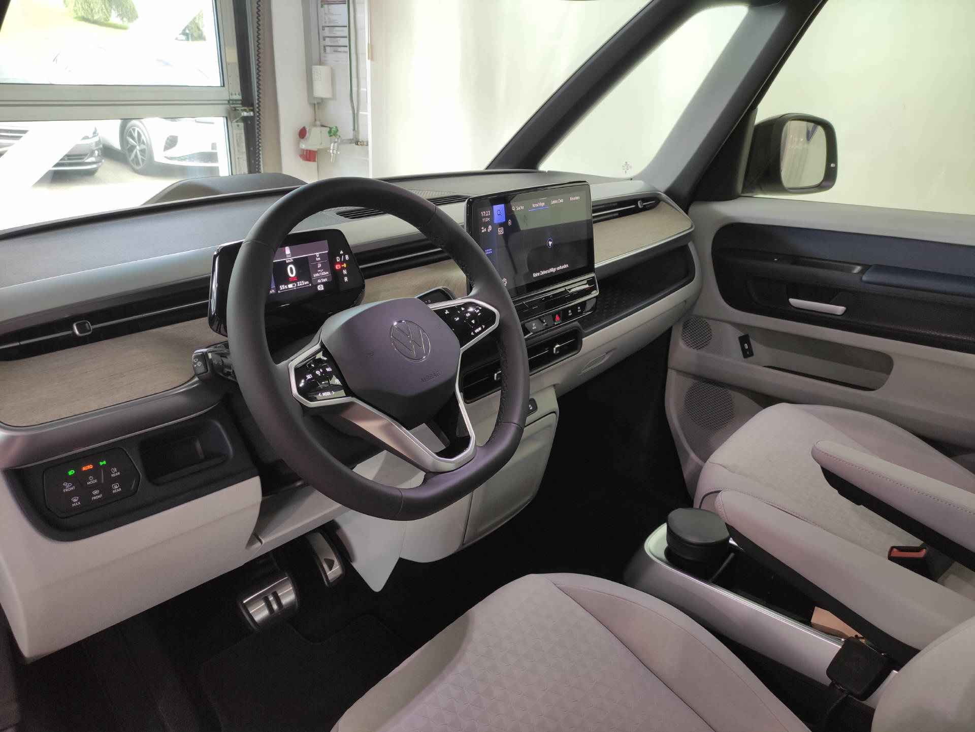 VW ID.Buzz Bus 77kWh Pro-image-2