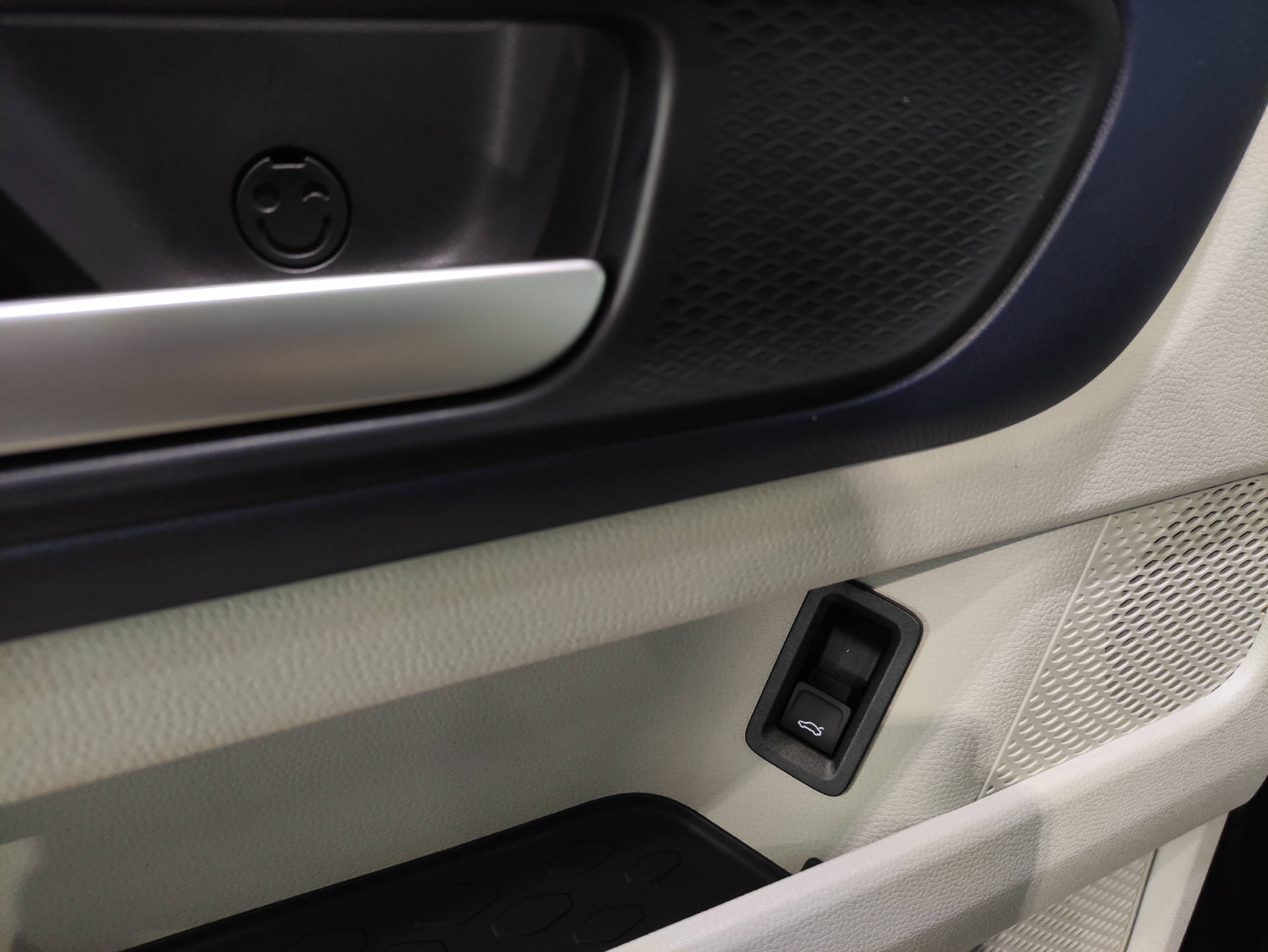 VW ID.Buzz Bus 77kWh Pro-image-3