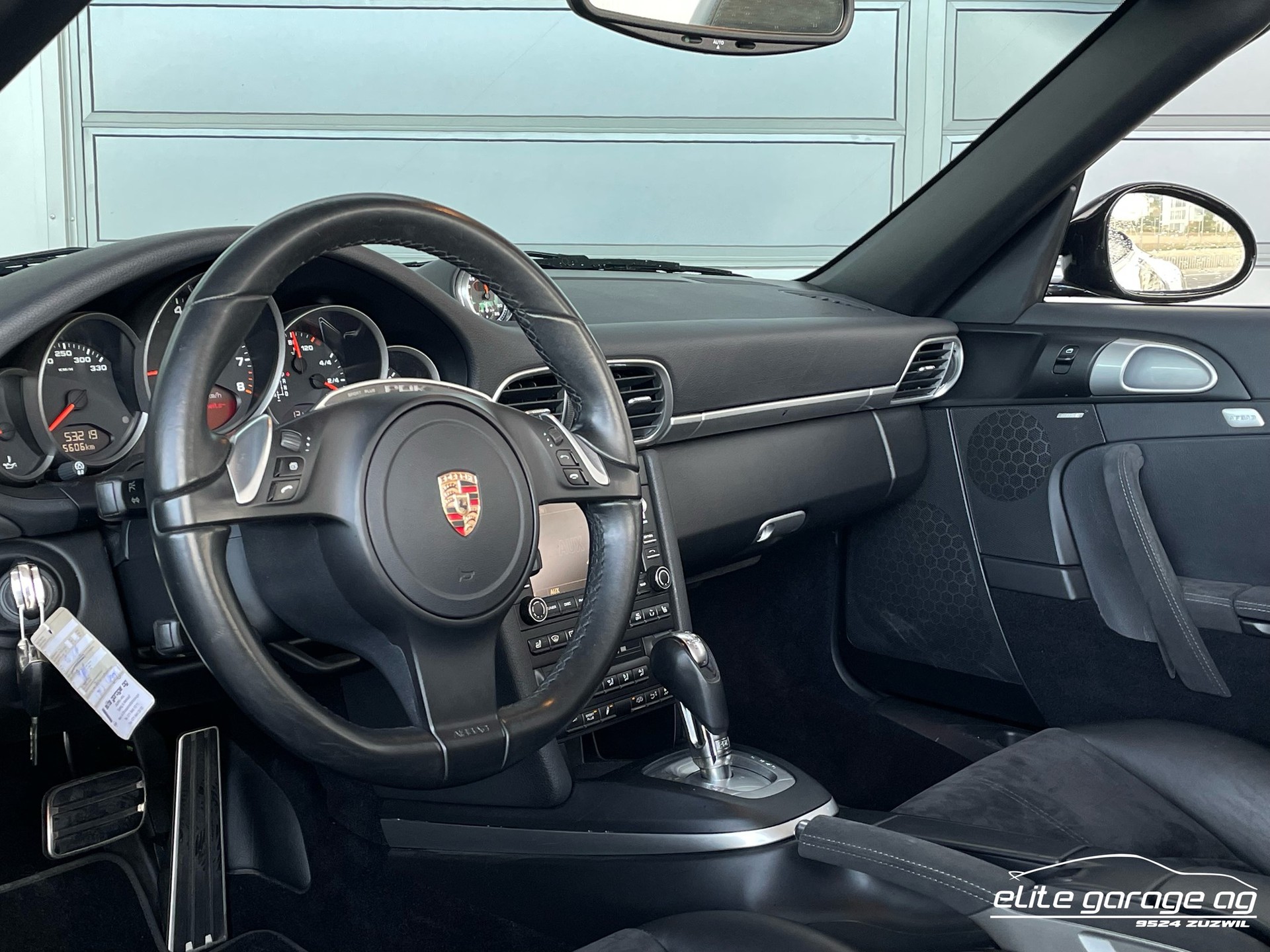 PORSCHE 911 Cabrio Carrera 4 GTS-image-12