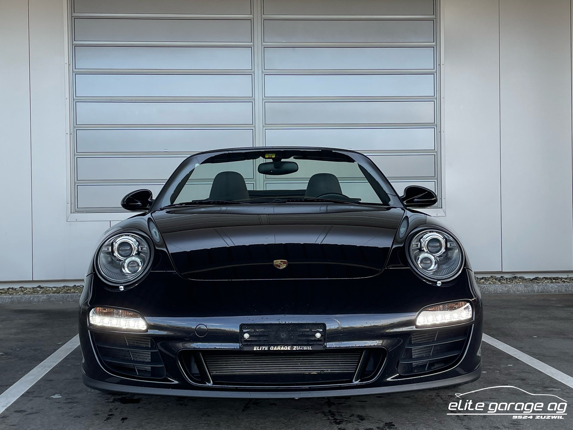 PORSCHE 911 Cabrio Carrera 4 GTS-image-8