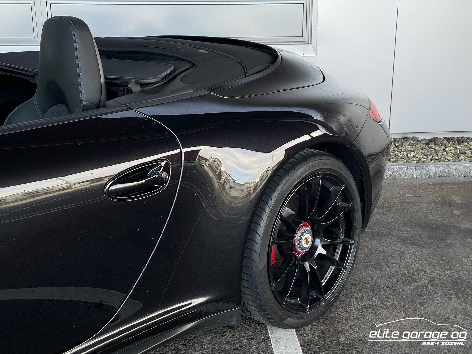 PORSCHE 911 Cabrio Carrera 4 GTS-image-11