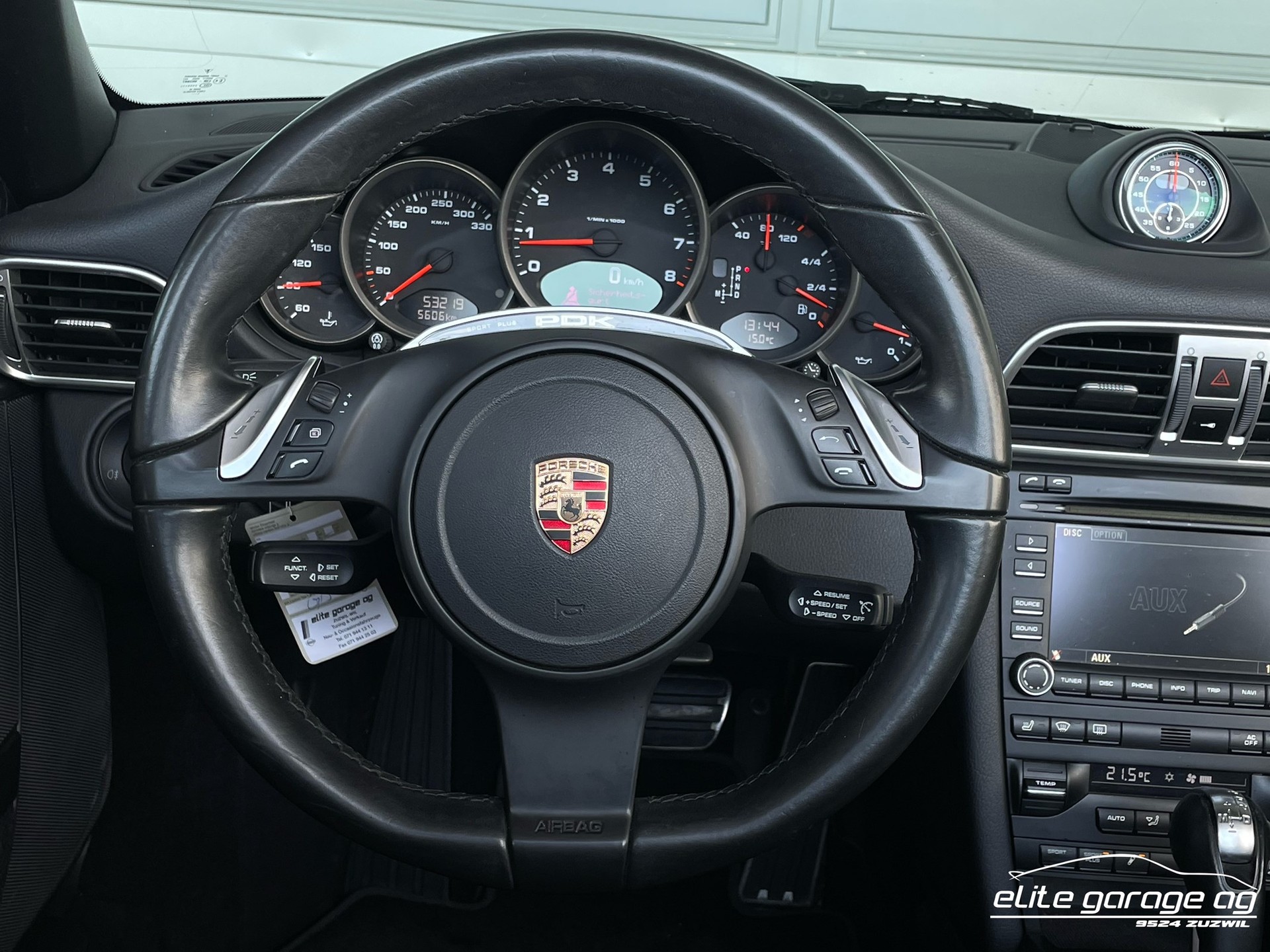 PORSCHE 911 Cabrio Carrera 4 GTS-image-13