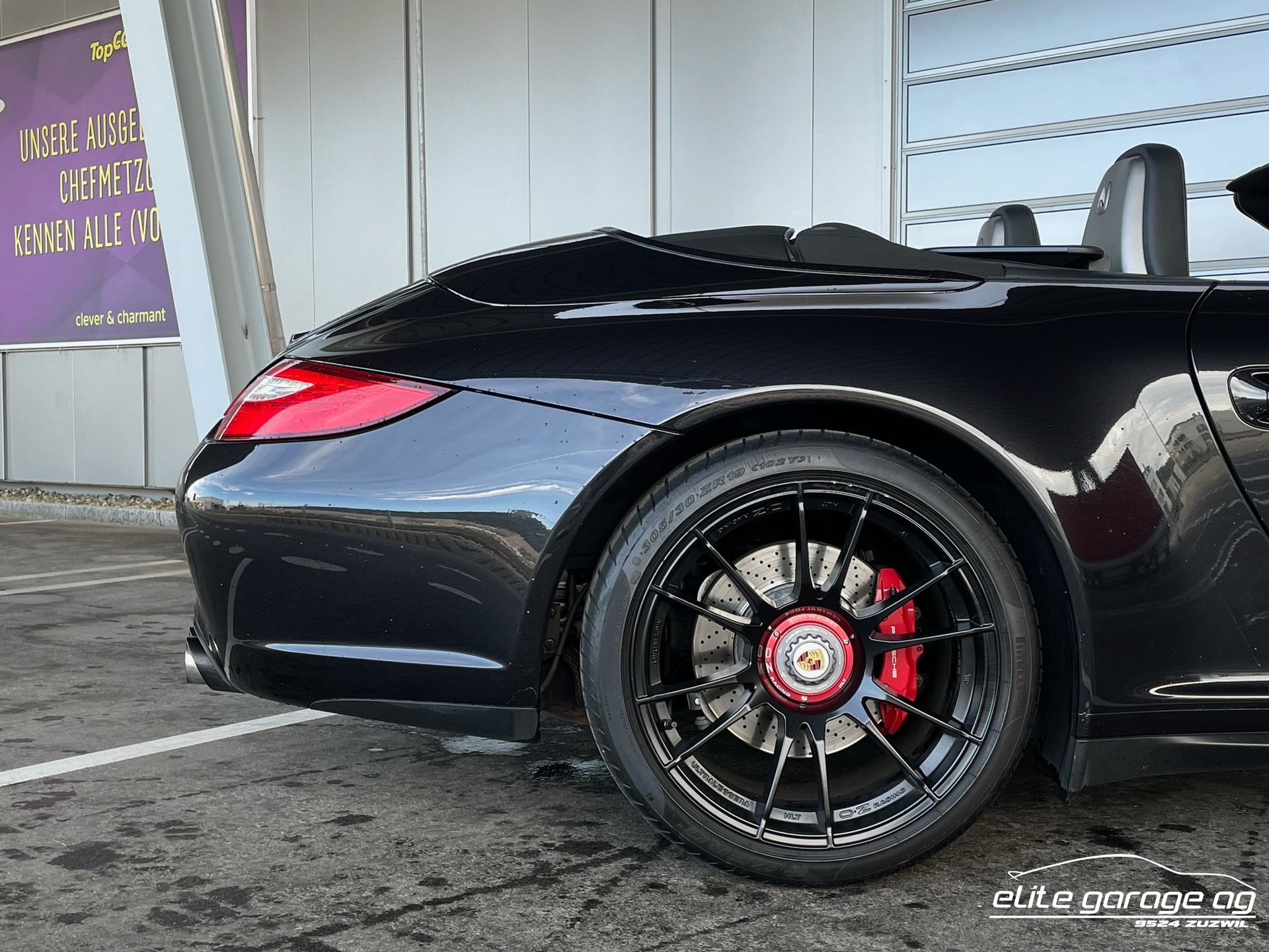 PORSCHE 911 Cabrio Carrera 4 GTS-image-10