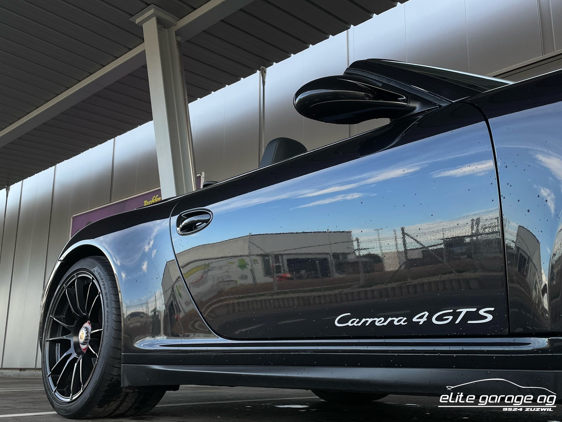 PORSCHE 911 Cabrio Carrera 4 GTS-image-9