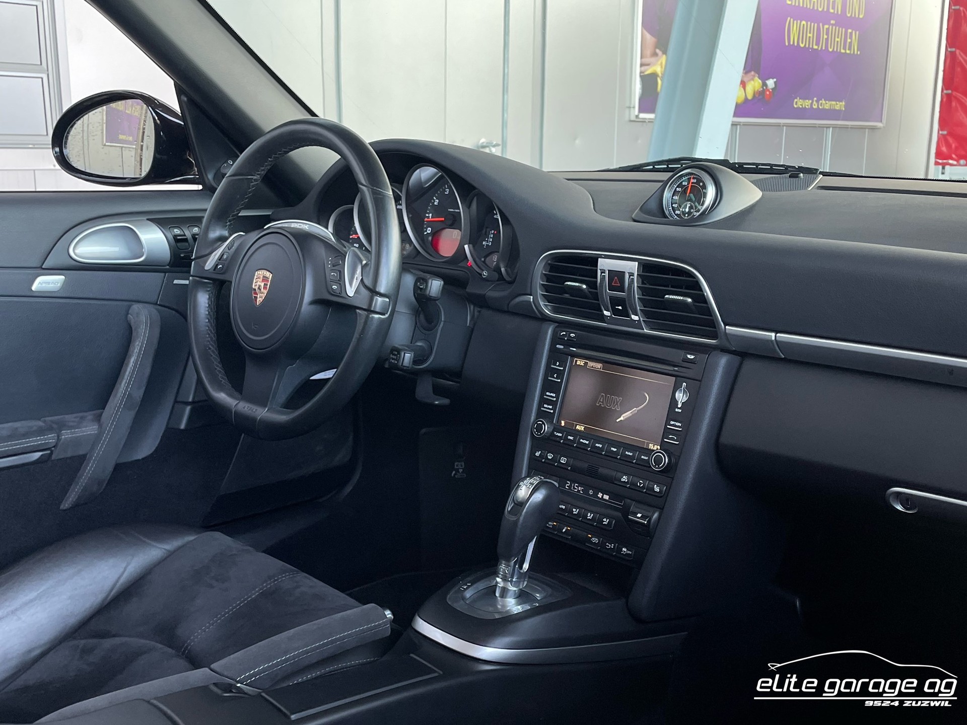 PORSCHE 911 Cabrio Carrera 4 GTS-image-14