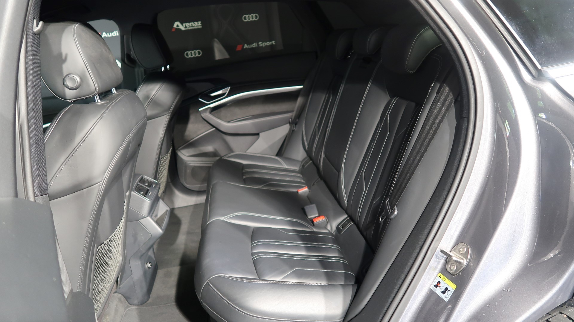 AUDI e-tron 55 Advanced quattro-image-8