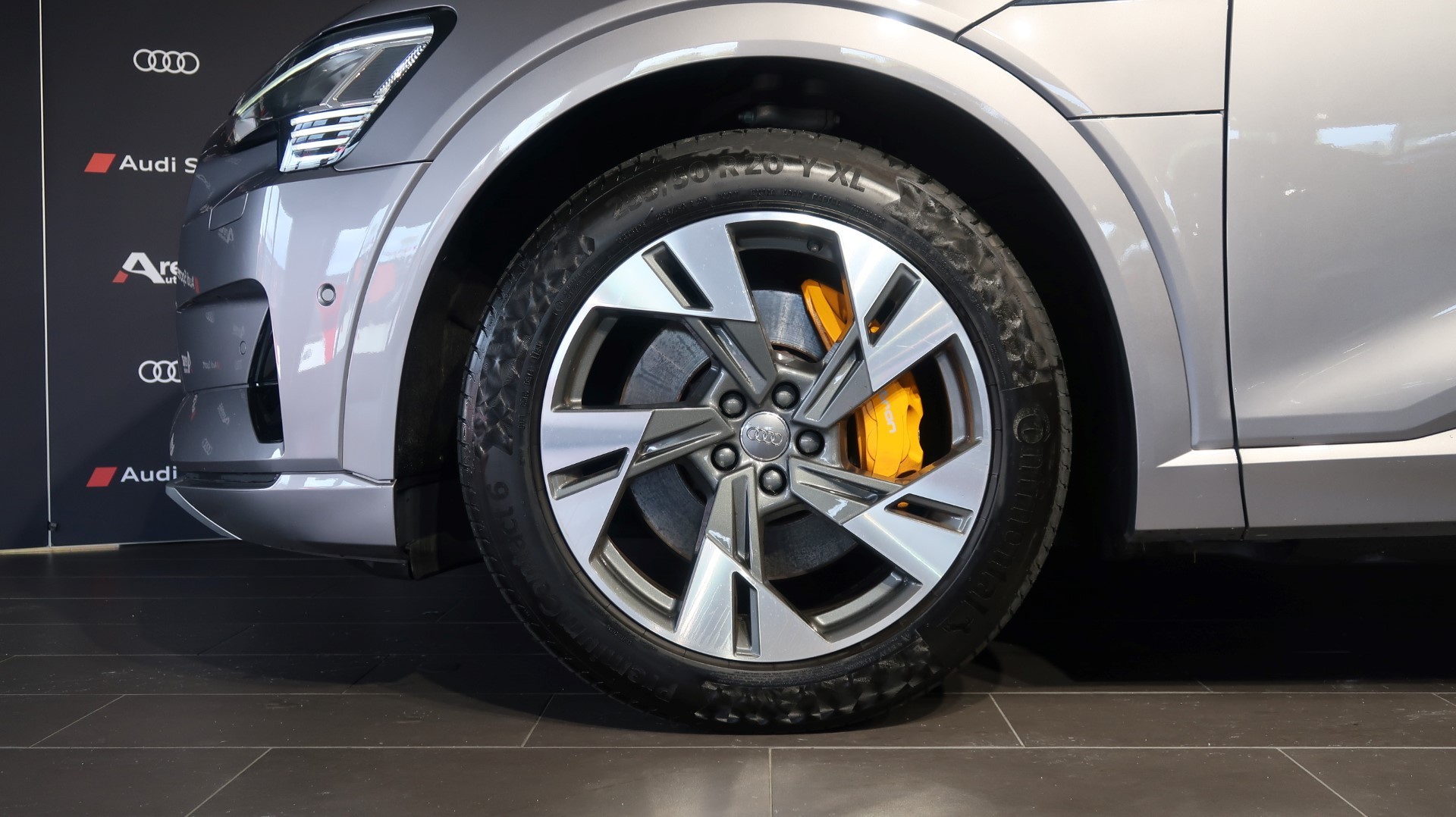 AUDI e-tron 55 Advanced quattro-image-2