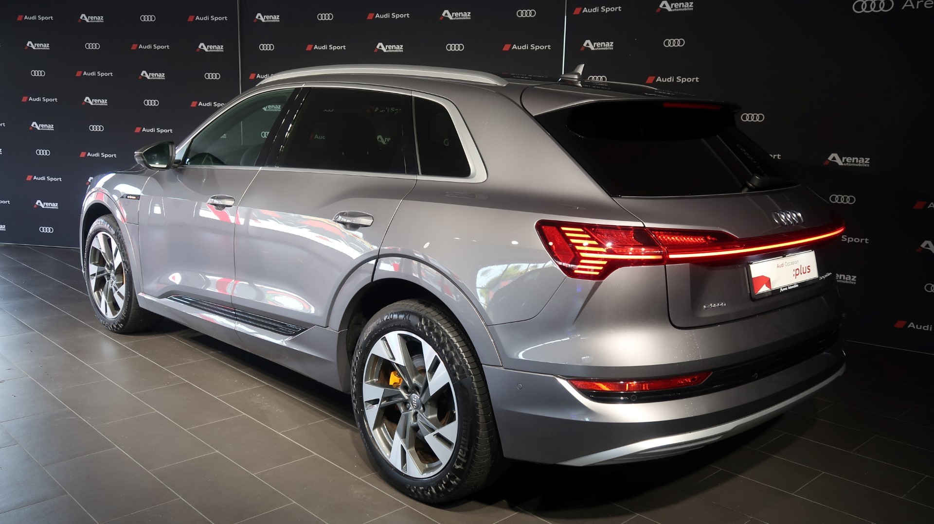 AUDI e-tron 55 Advanced quattro-image-1