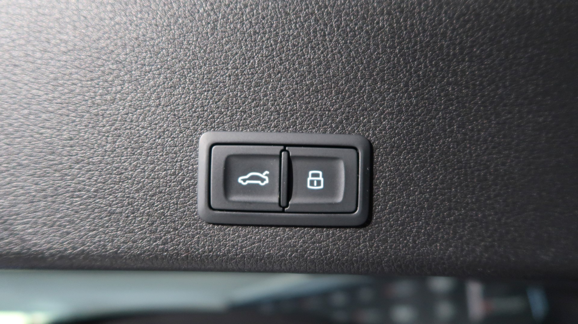 AUDI e-tron 55 Advanced quattro-image-12