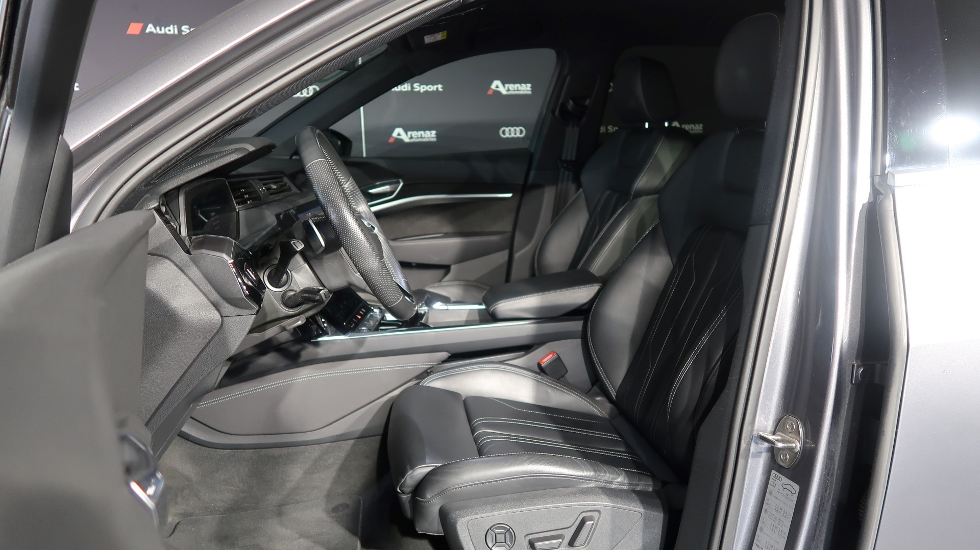 AUDI e-tron 55 Advanced quattro-image-6