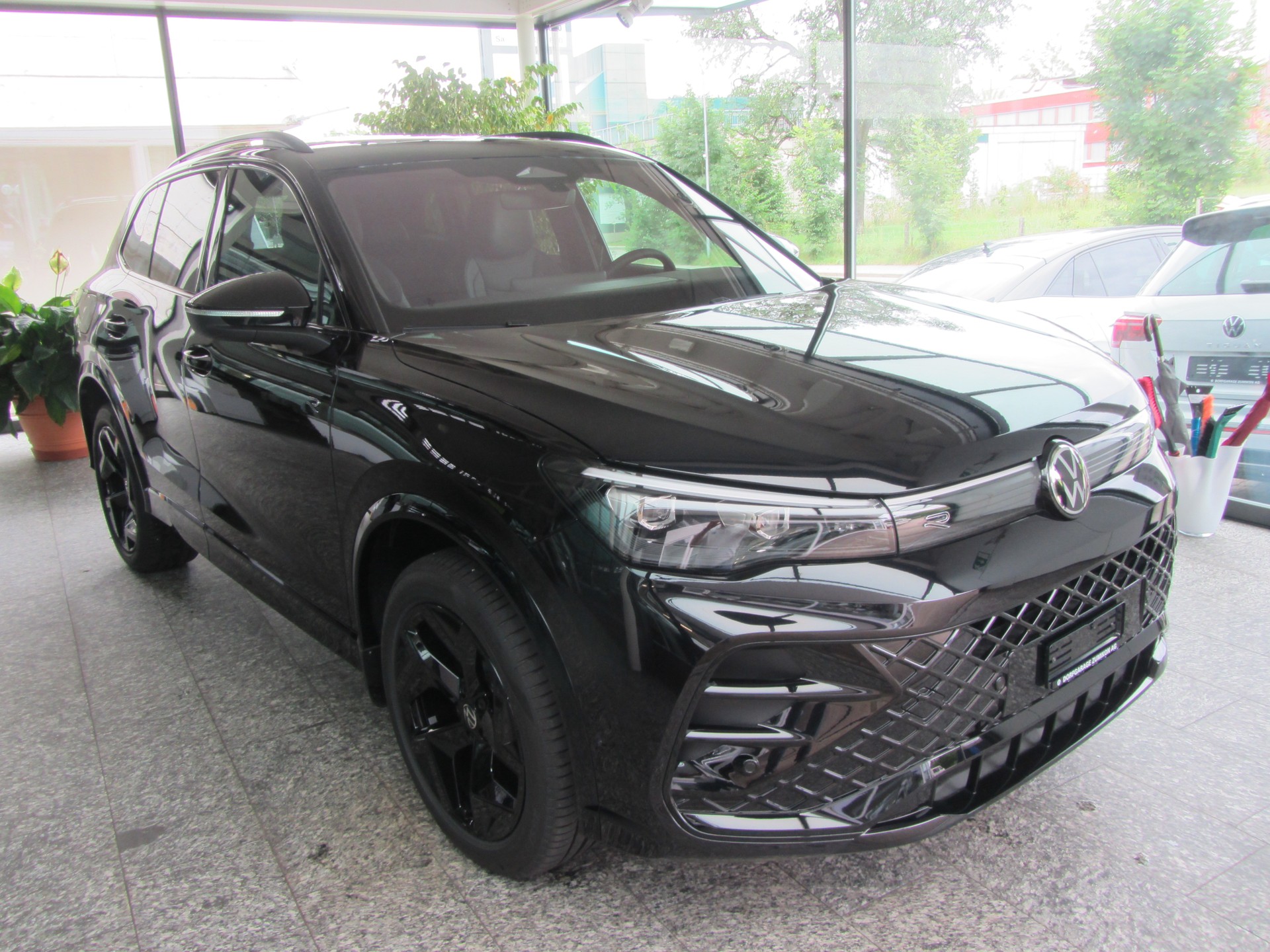 VW Tiguan 2.0 TDI SCR R-Line 4Motion DSG-image-1