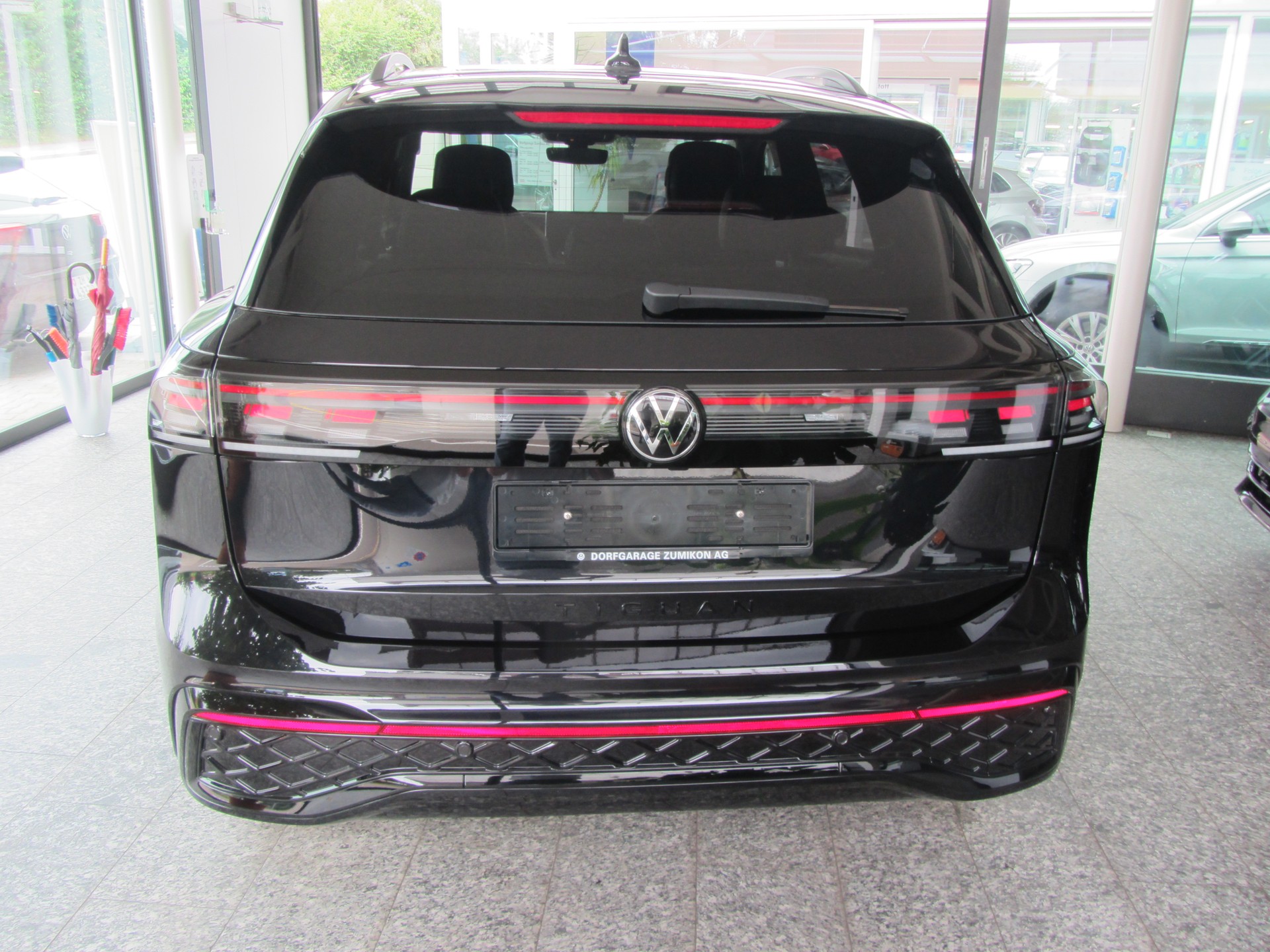 VW Tiguan 2.0 TDI SCR R-Line 4Motion DSG-image-3