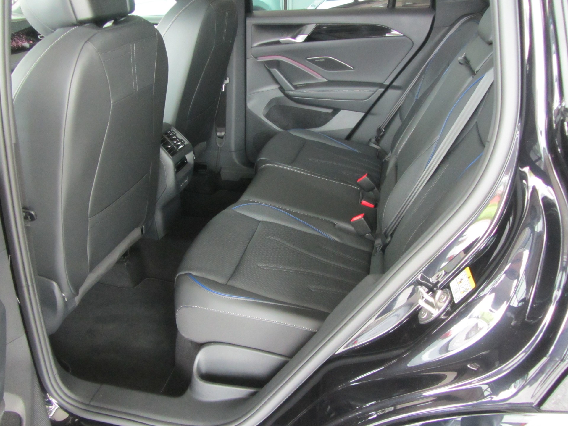 VW Tiguan 2.0 TDI SCR R-Line 4Motion DSG-image-5