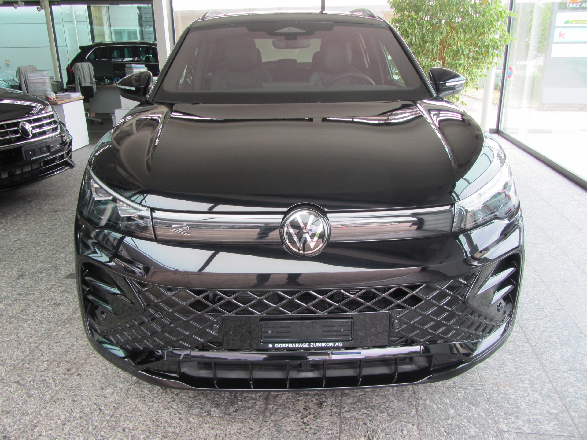 VW Tiguan 2.0 TDI SCR R-Line 4Motion DSG-image-0