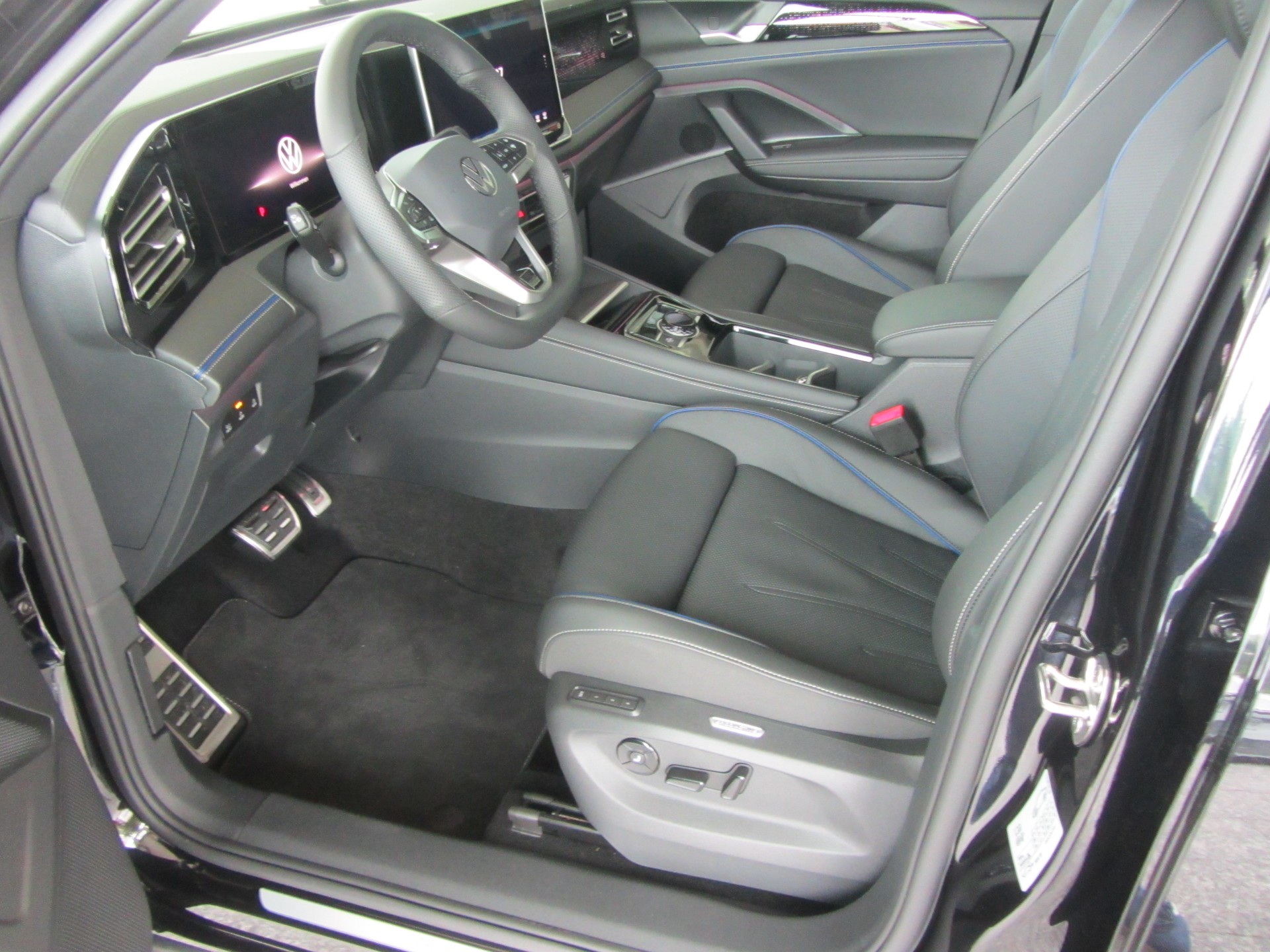 VW Tiguan 2.0 TDI SCR R-Line 4Motion DSG-image-4