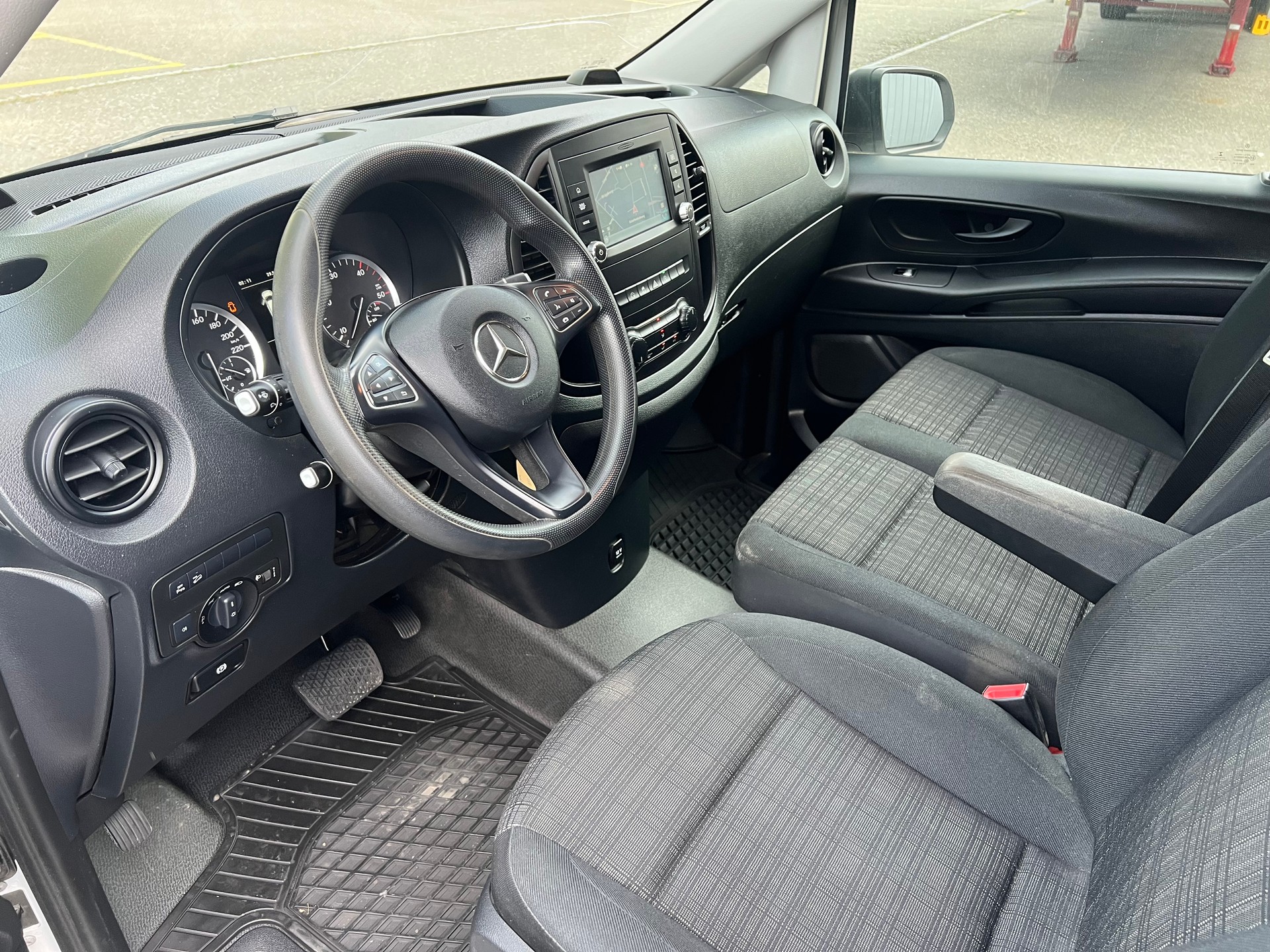 MERCEDES-BENZ VITO 116 BlueTec L 4Matic 7G Tronic Euro 6-image-6