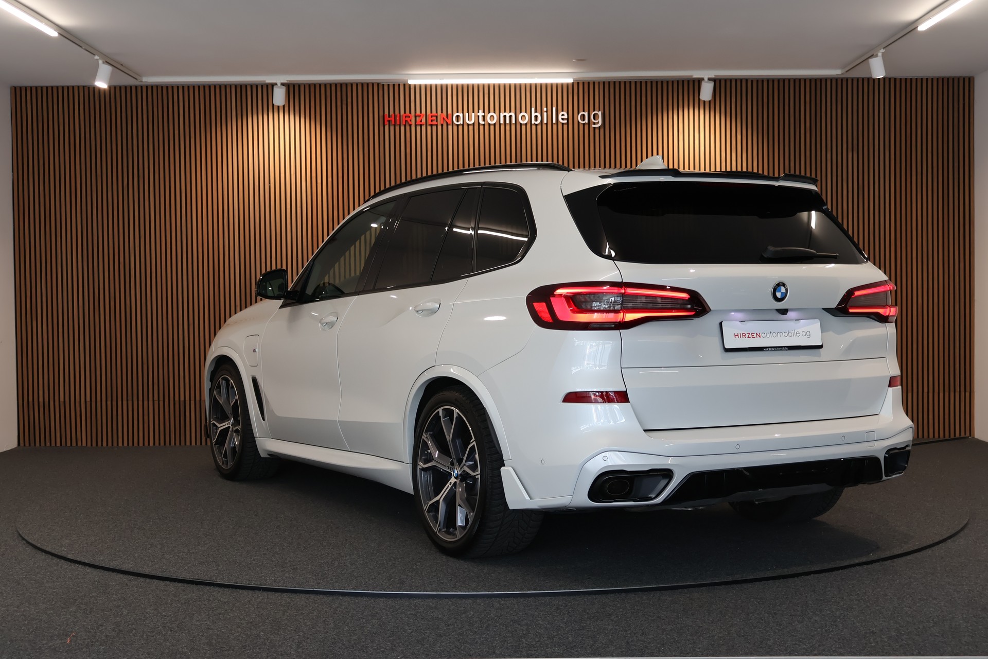 BMW X5 xDrive45e M Sport Steptronic-image-2