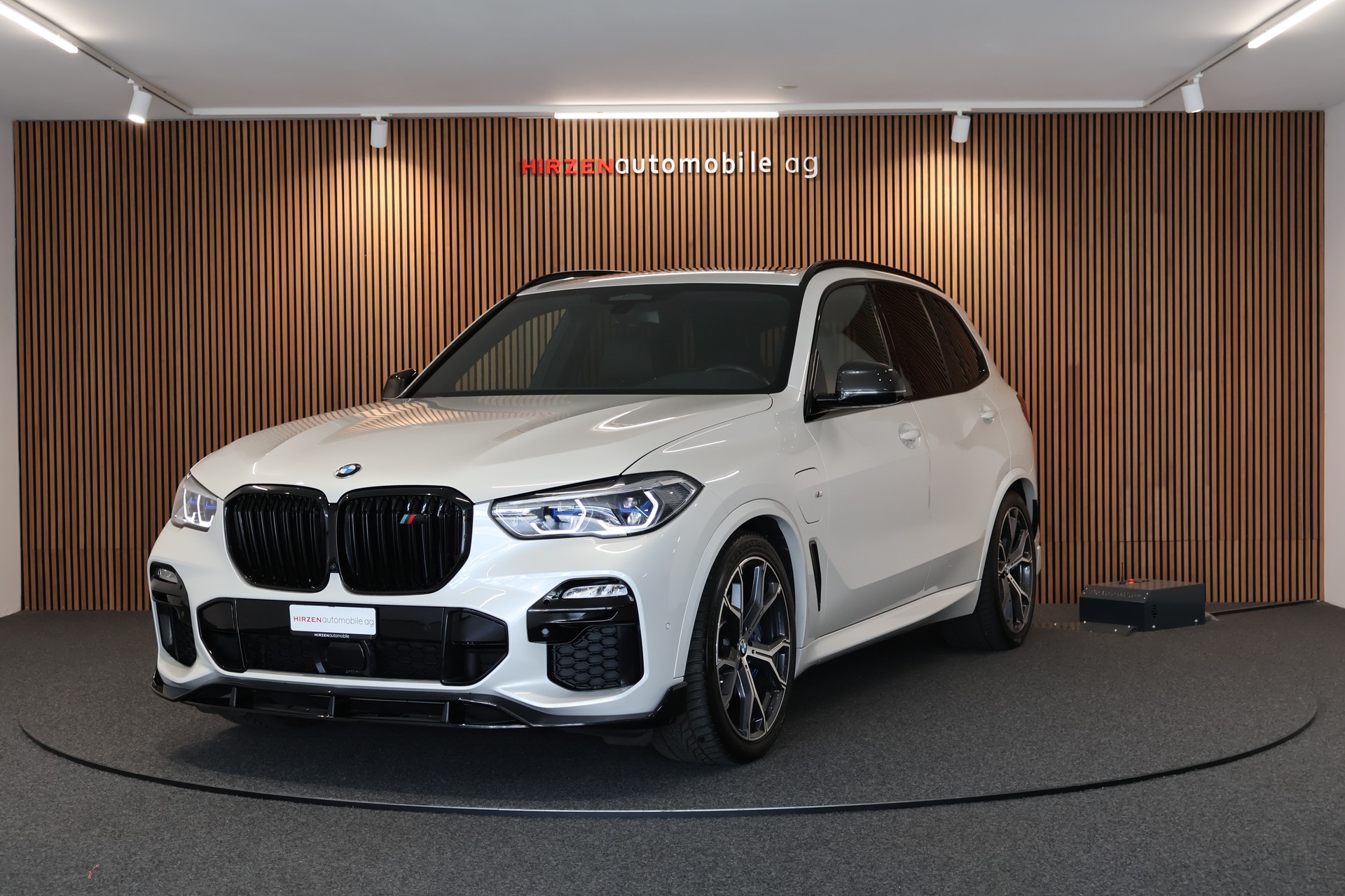 BMW X5 xDrive45e M Sport Steptronic-image-0