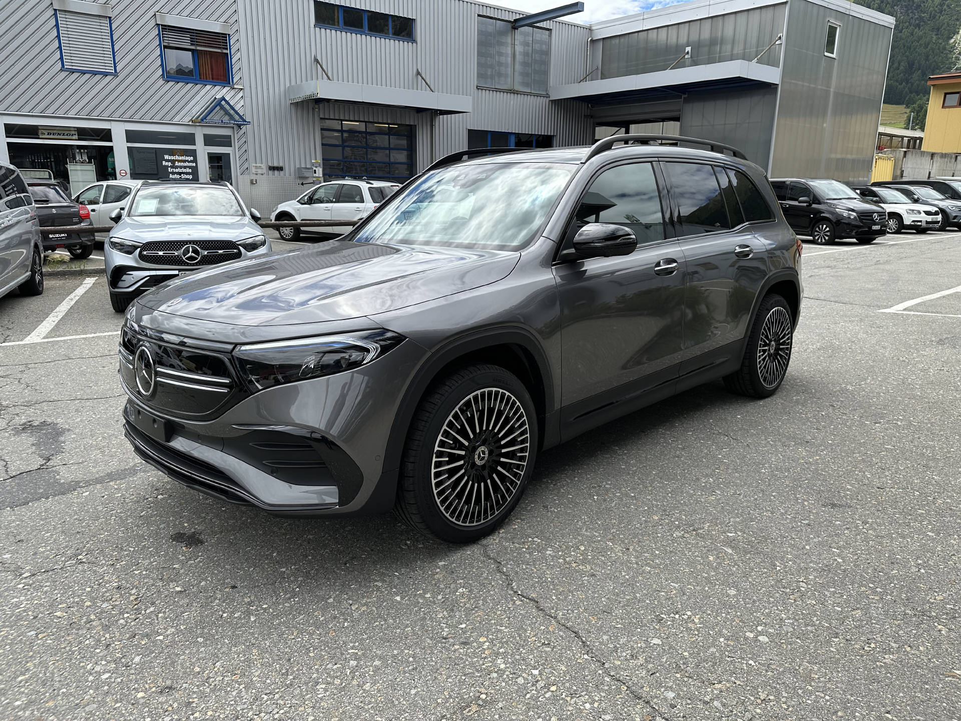 MERCEDES-BENZ EQB 350 AMG Line 4matic-image-4