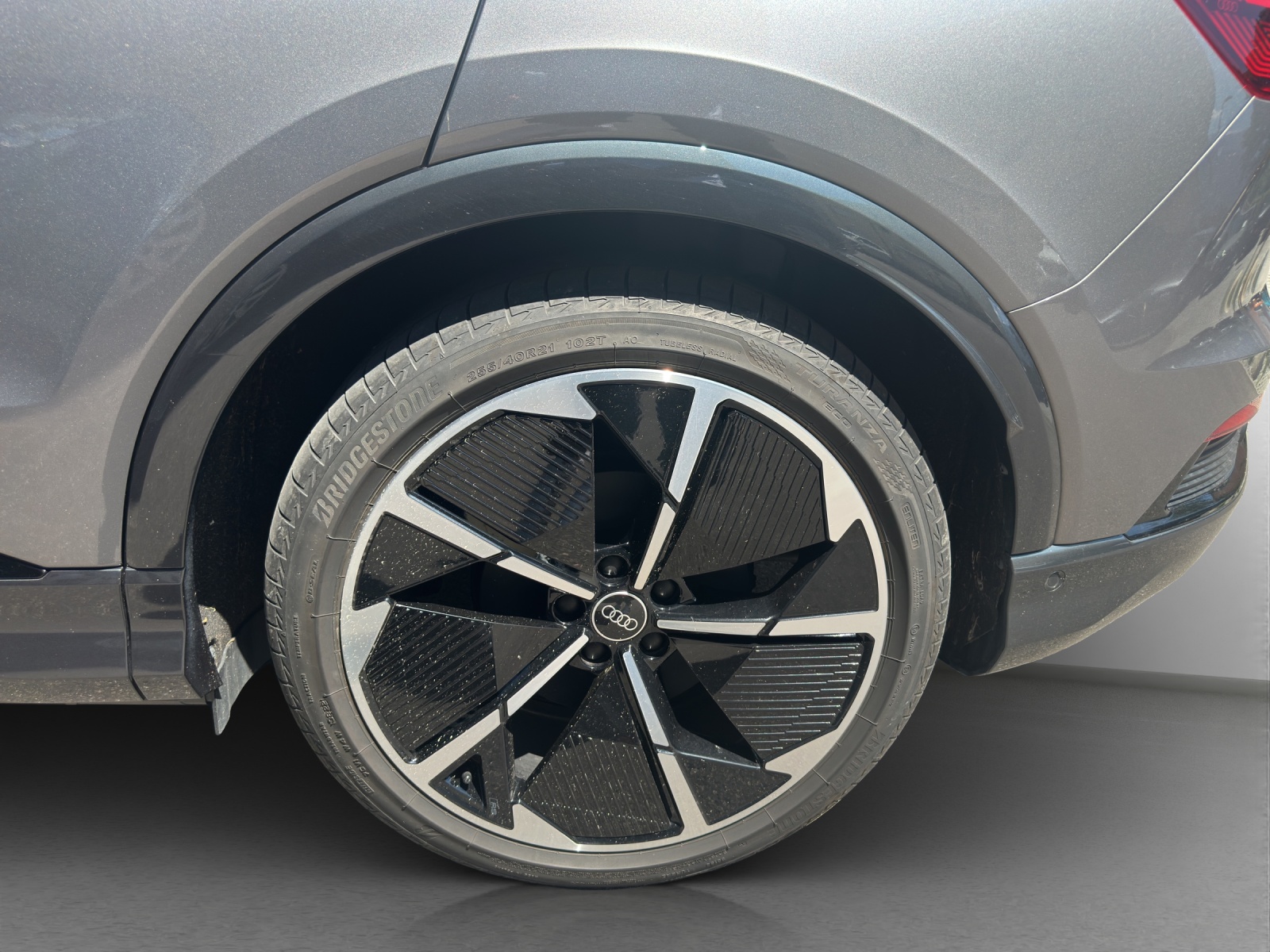 AUDI Q4 Sportback e-tron 50 quattro-image-4