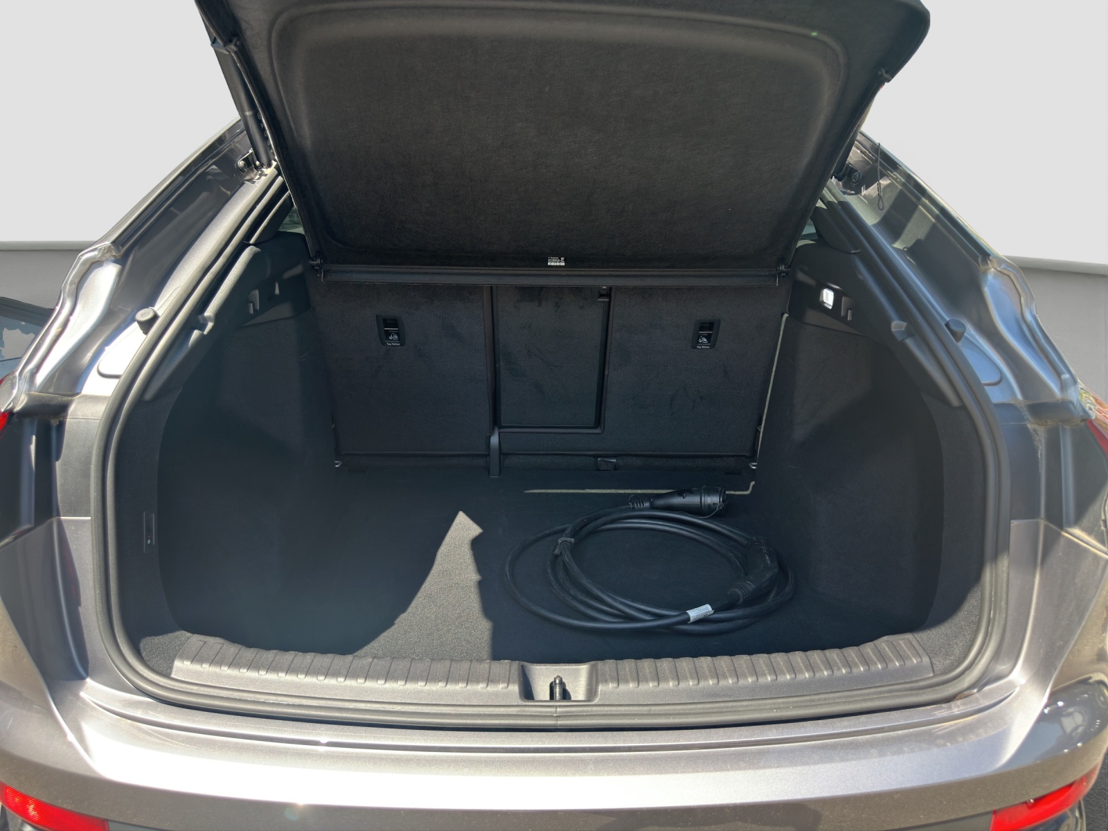 AUDI Q4 Sportback e-tron 50 quattro-image-9