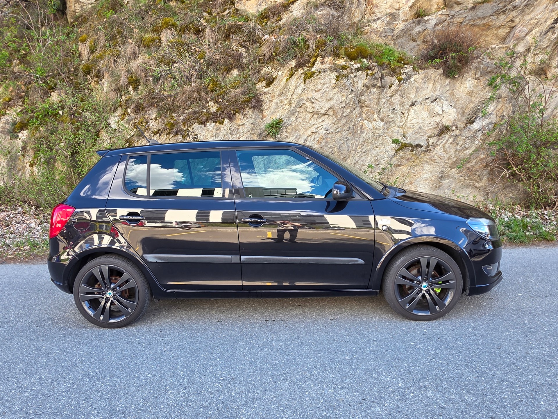 SKODA Fabia 1.2 TSI Monte Carlo-image-4