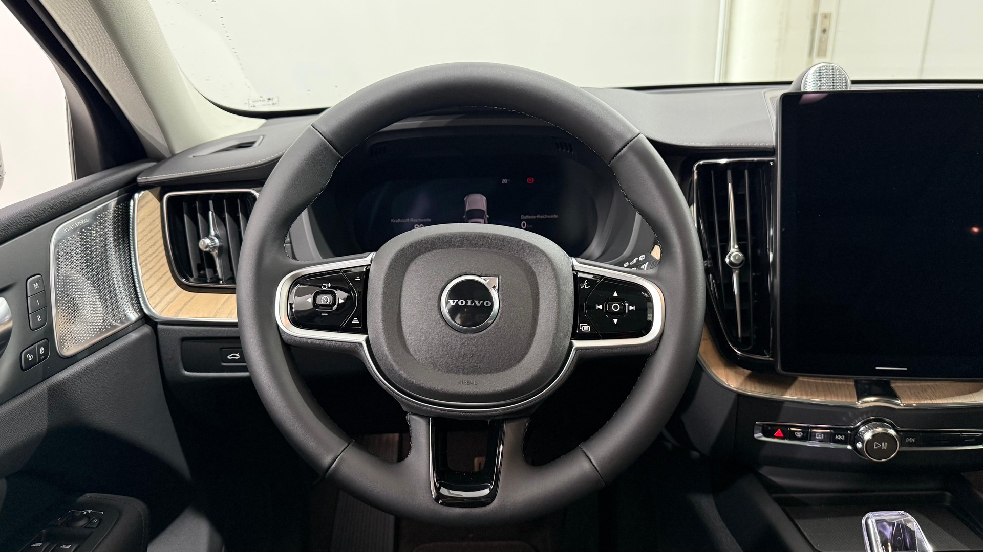 VOLVO XC60 2.0 T6 TE Ultra Bright eA-image-12