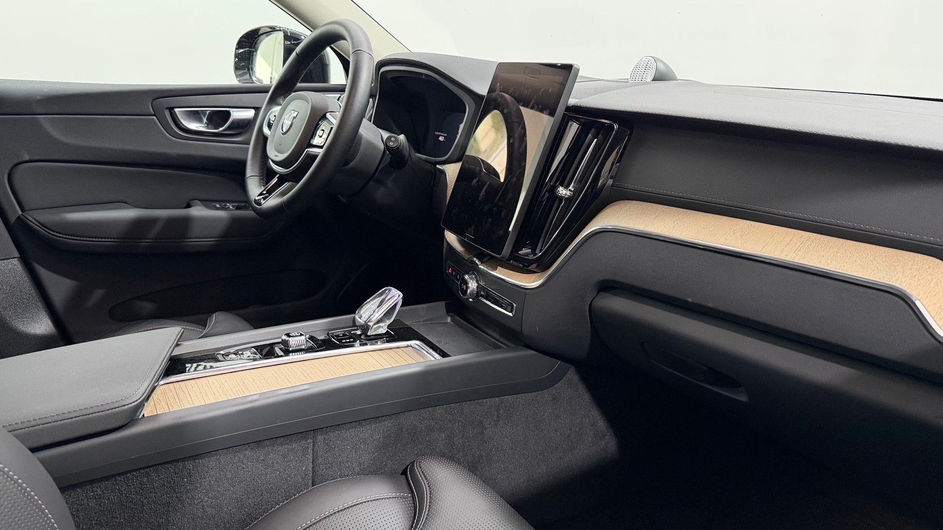 VOLVO XC60 2.0 T6 TE Ultra Bright eA-image-4
