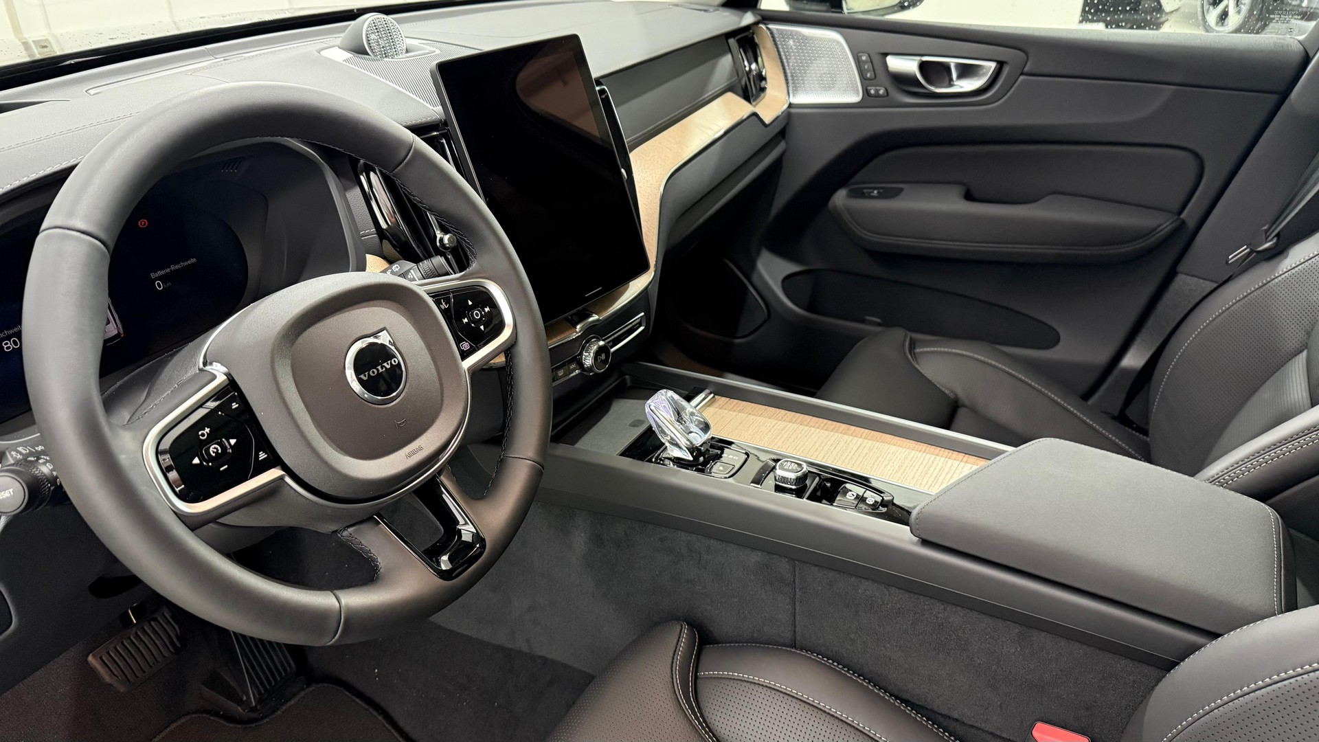 VOLVO XC60 2.0 T6 TE Ultra Bright eA-image-3