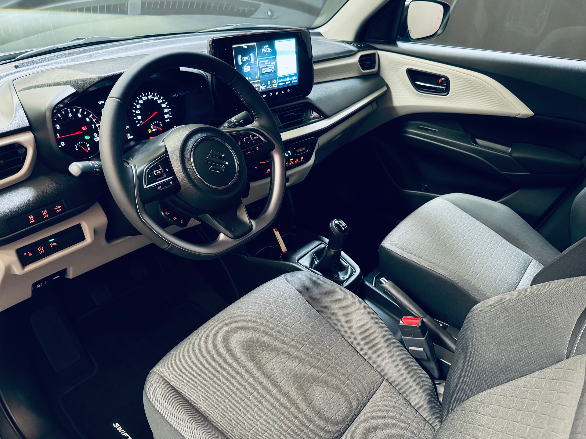 SUZUKI Swift 1.2 Compact+ Hybrid 4x4-image-15