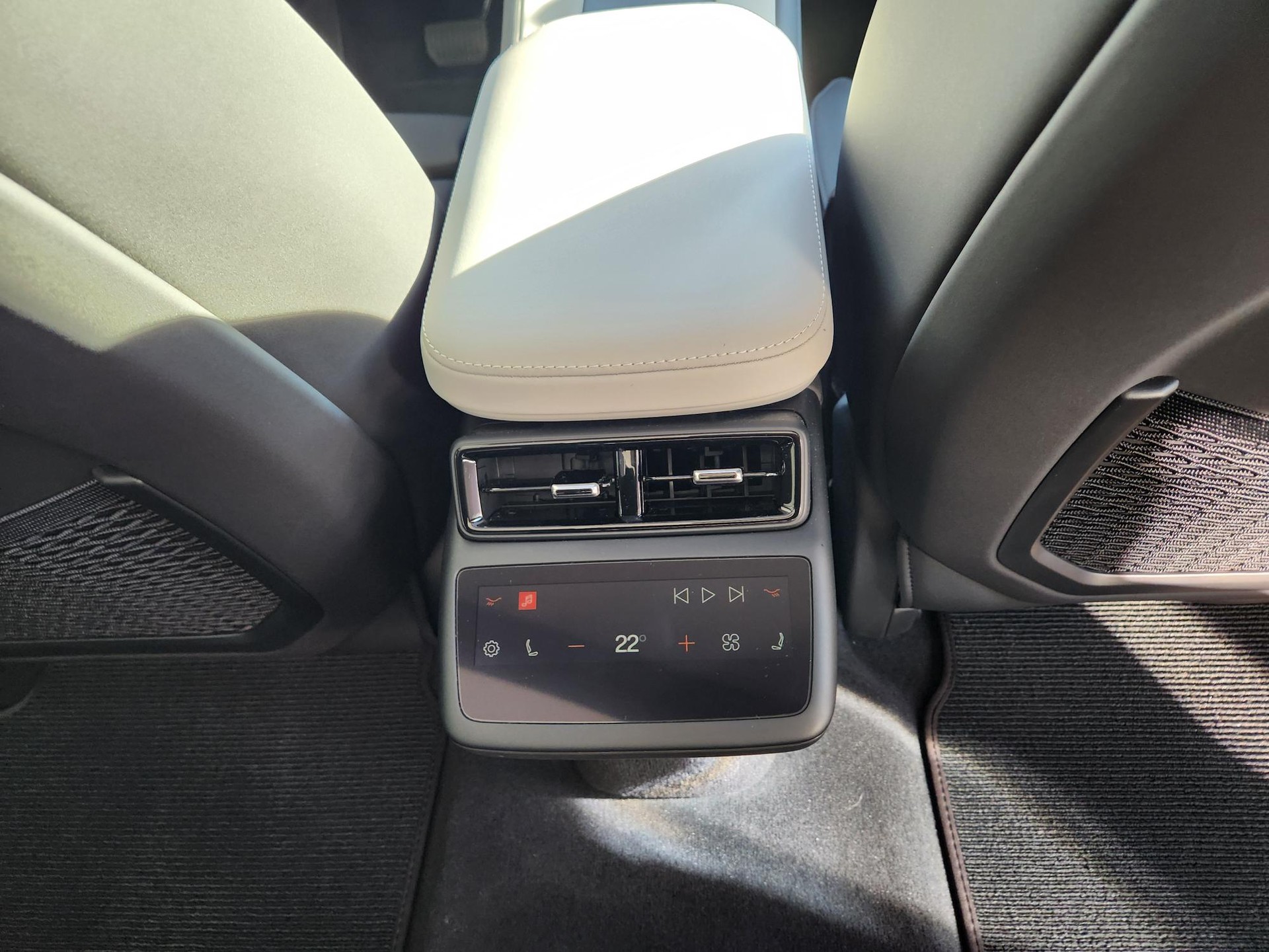 POLESTAR Polestar 4 Long Range Single 100kWh ** GRATIS SERVICE - GLASDACH - PILOT PAKET - HARMAN KARDON SOUND - GARANTIE BIS 07.2034 **-image-14