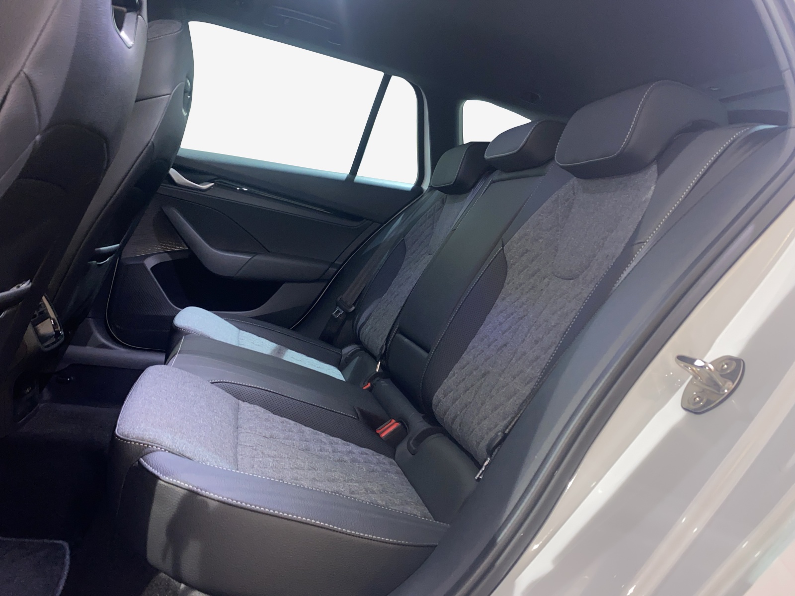 SKODA Octavia Combi 2.0 TSI DSG Sport Line 4x4-image-8