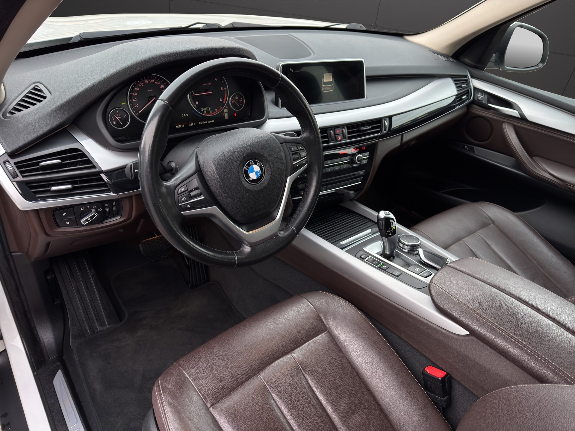 BMW X5 xDrive 25d Steptronic-image-9