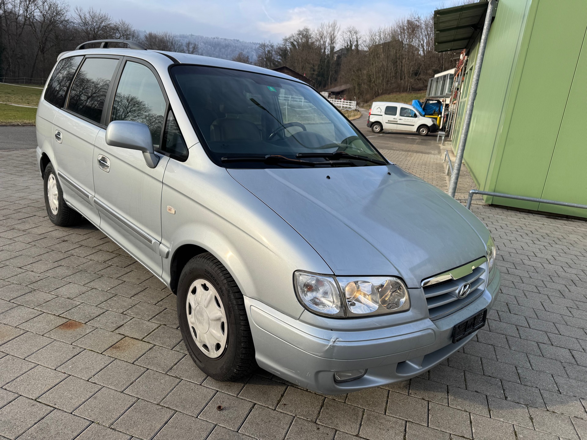 HYUNDAI Trajet 2.7 V6 GLS Automatic-image-2