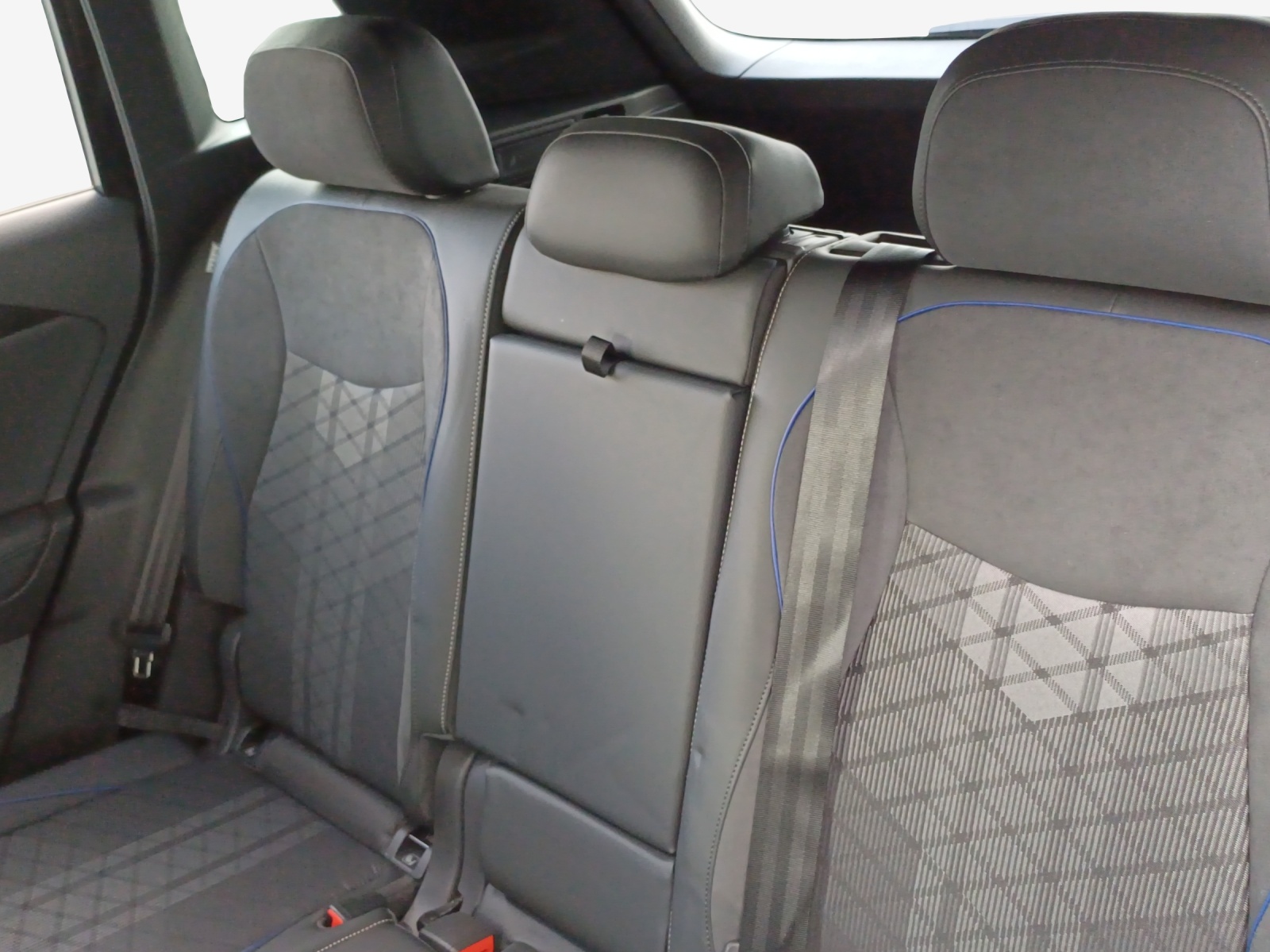 VW Tiguan 2.0 TDI SCR United 4Motion DSG-image-11