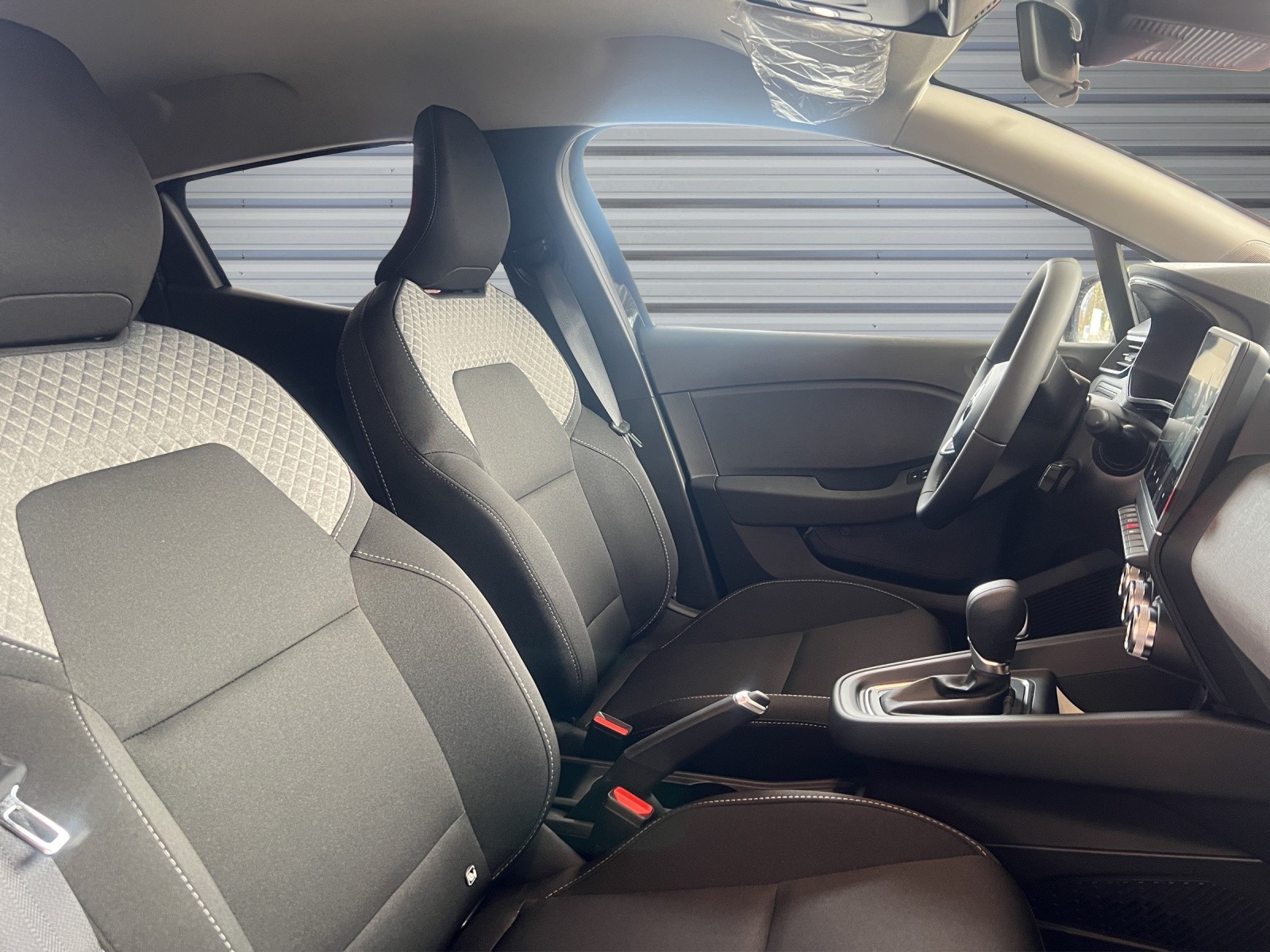 MITSUBISHI COLT 1.6 HEV Invite+-image-14