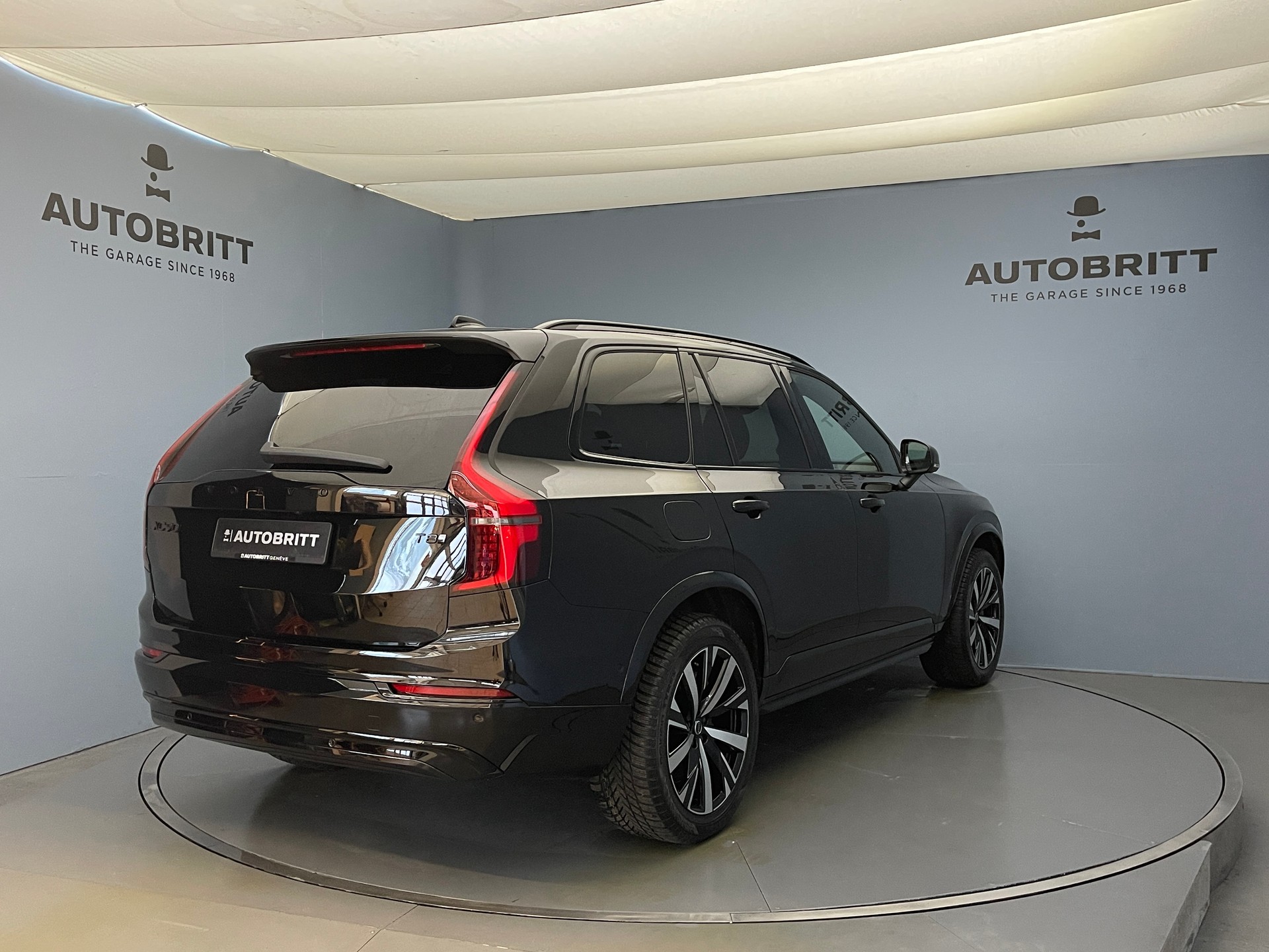 VOLVO XC90 2.0 T8 TE Black Edition eAWD-showroom-element-3