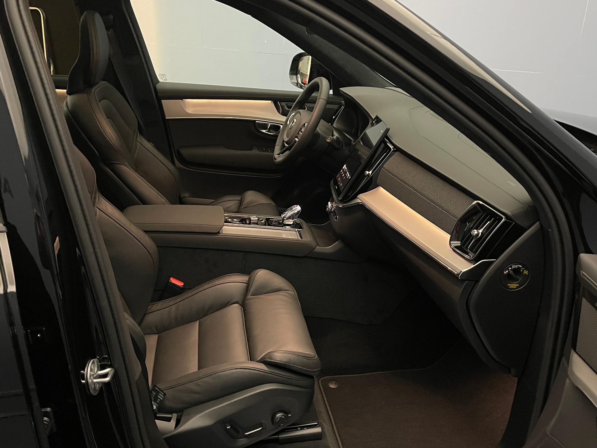 VOLVO XC90 2.0 T8 TE Black Edition eAWD-image-9