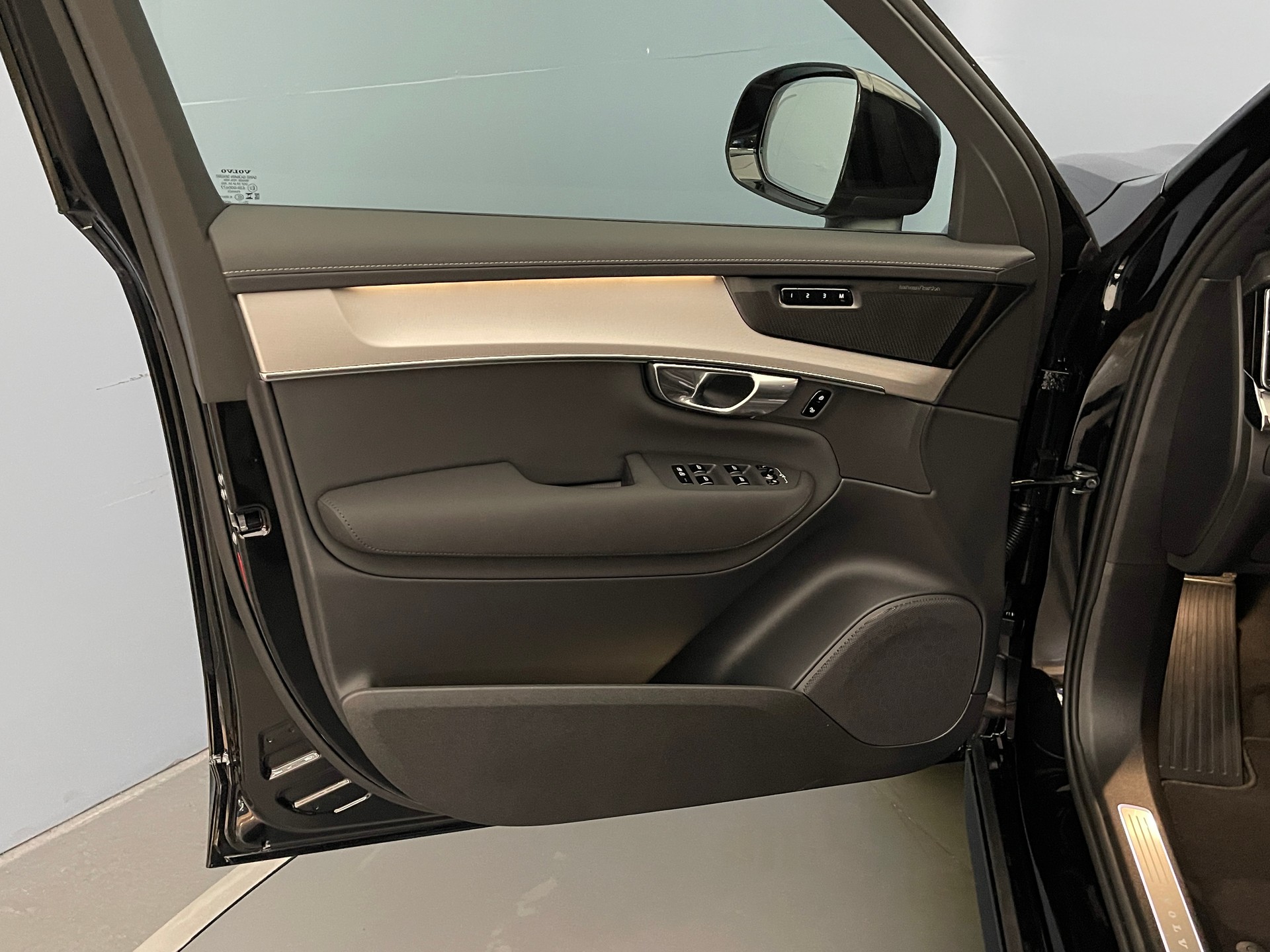 VOLVO XC90 2.0 T8 TE Black Edition eAWD-image-6