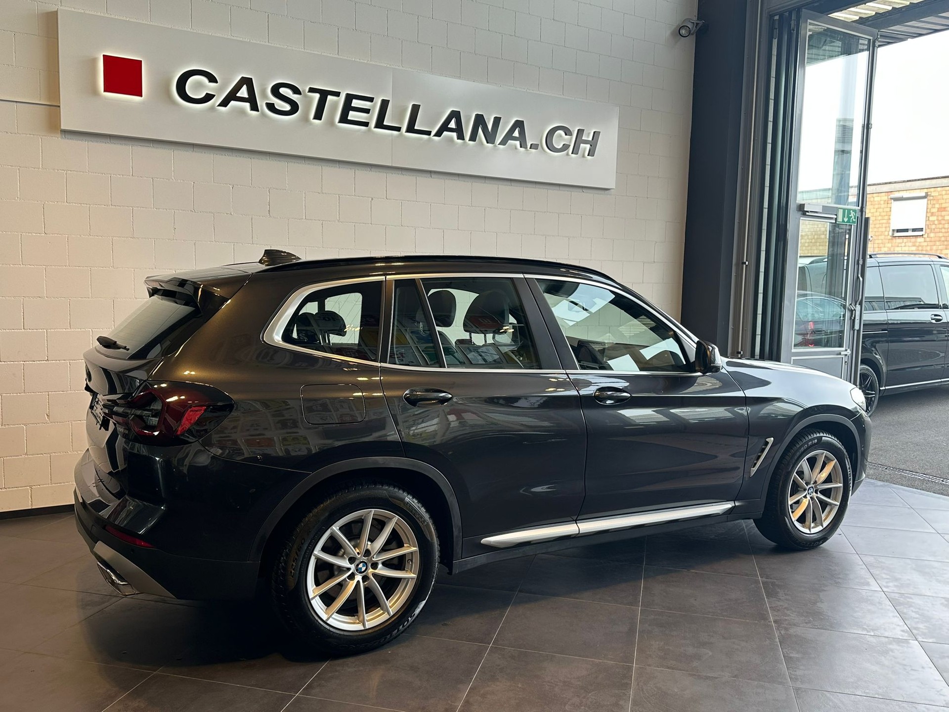 BMW X3 xDrive 20i-image-2