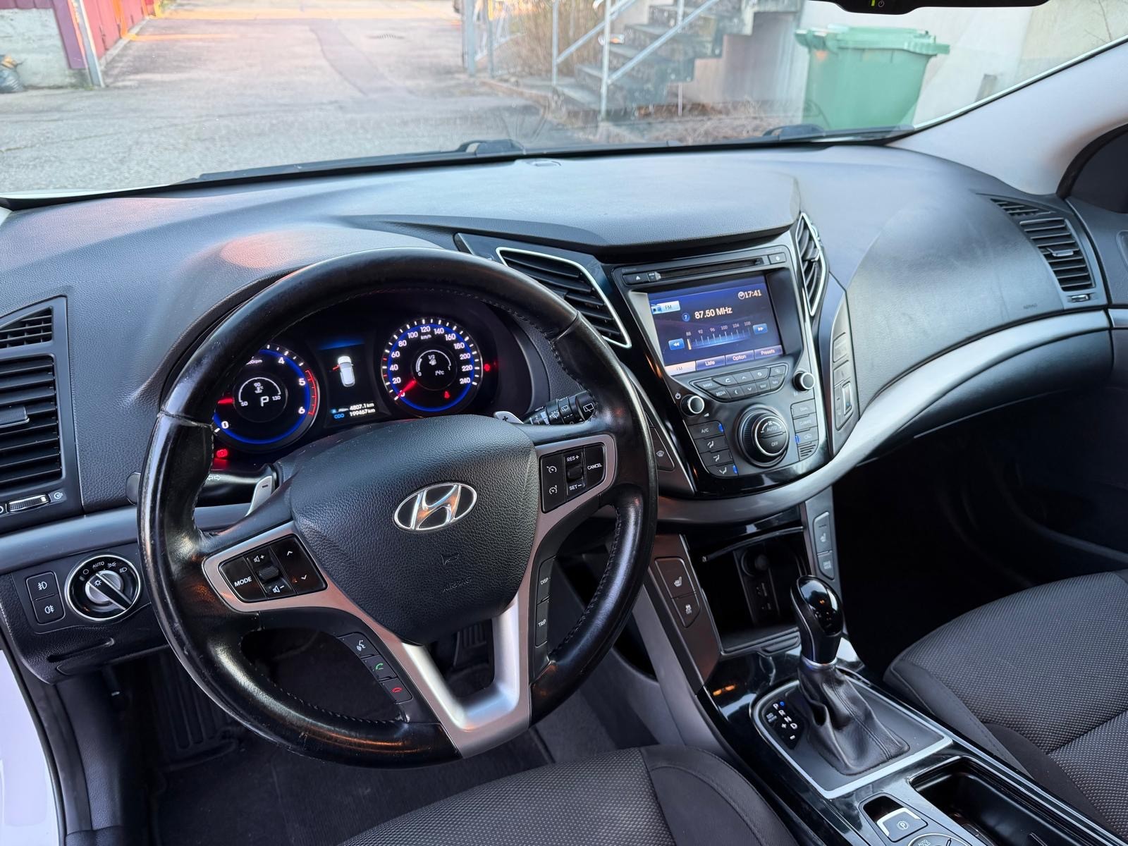 HYUNDAI i40 Wagon 1.7 CRDI Vertex Automatic-image-11