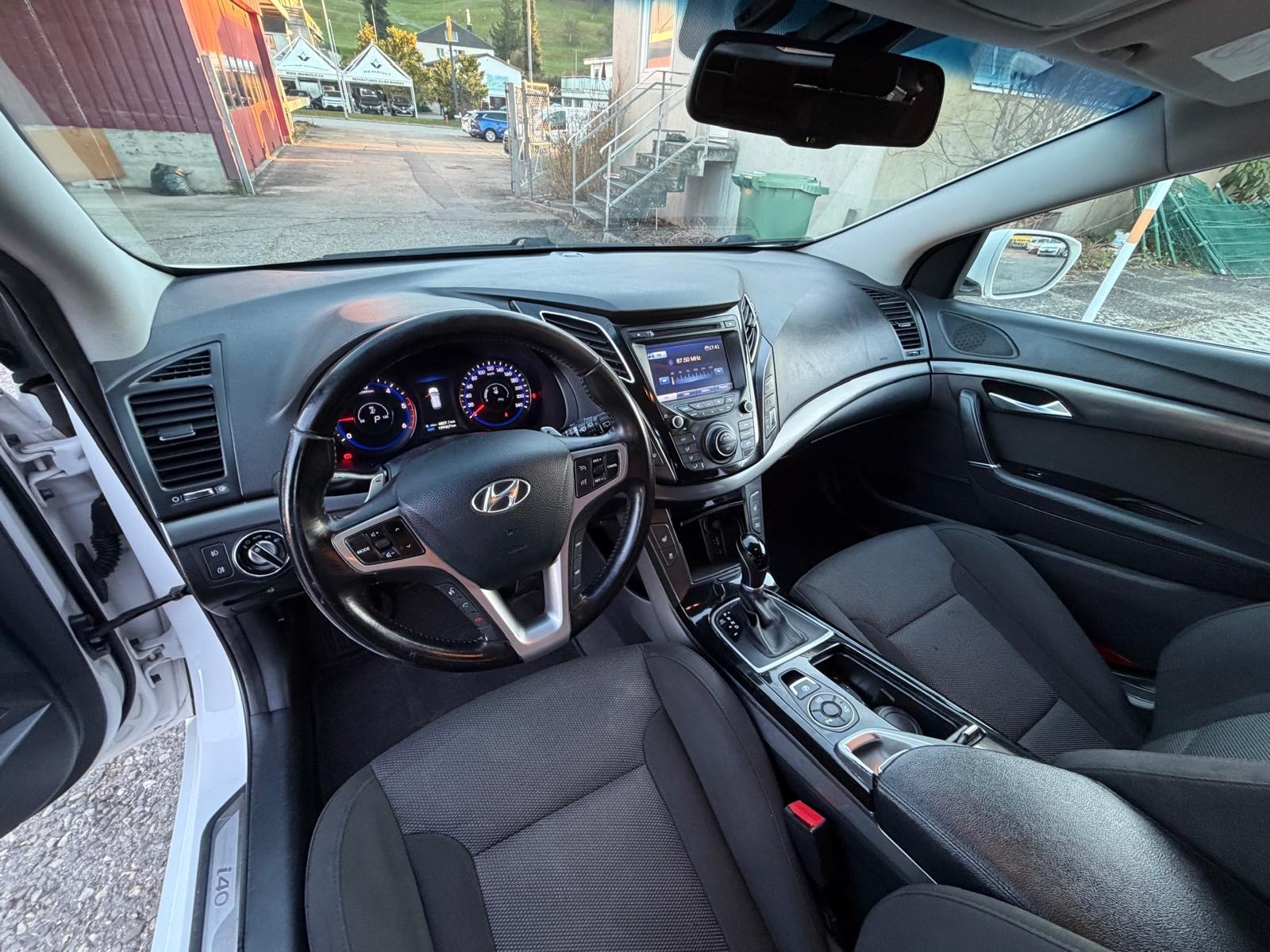 HYUNDAI i40 Wagon 1.7 CRDI Vertex Automatic-image-8