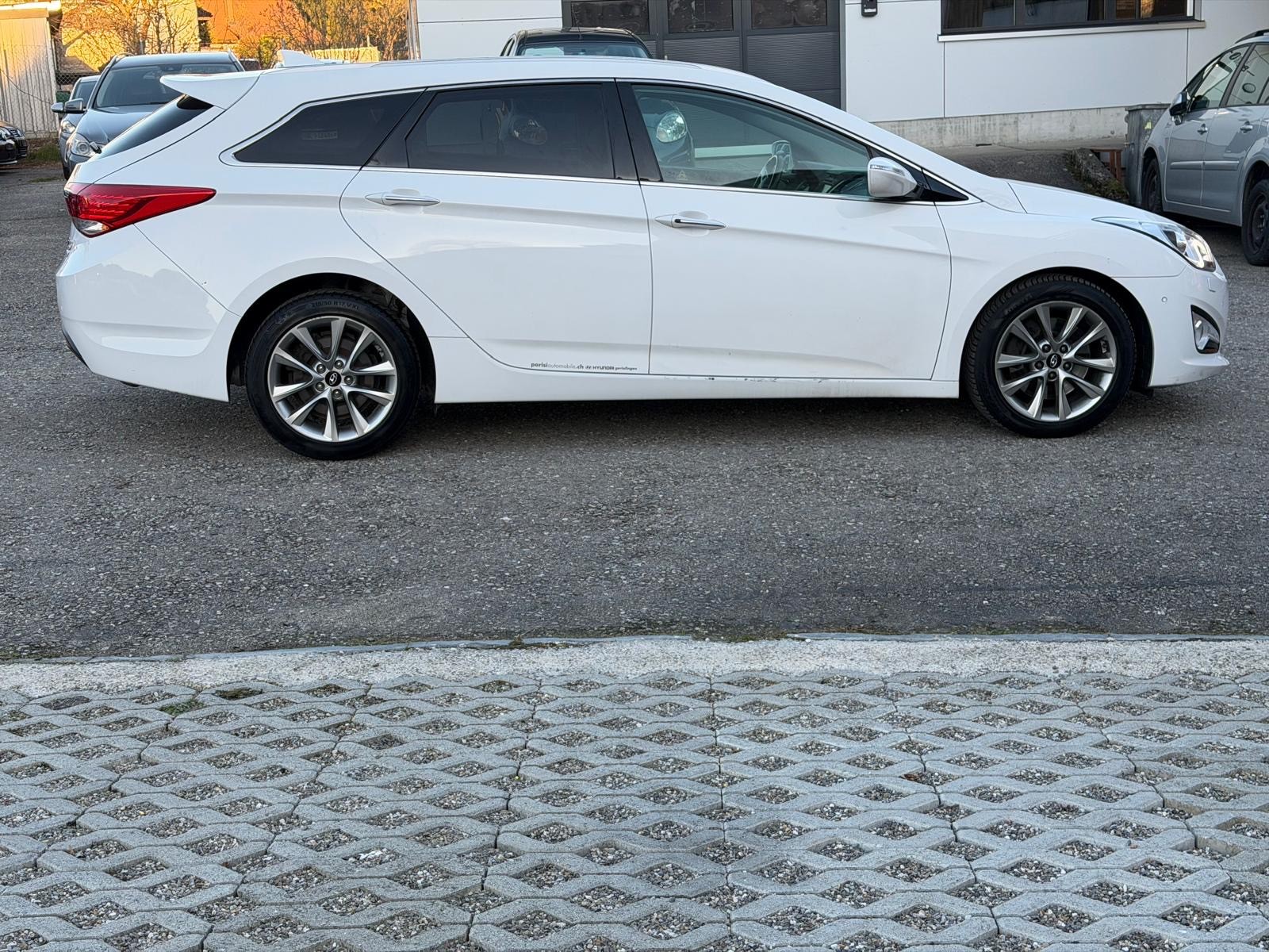 HYUNDAI i40 Wagon 1.7 CRDI Vertex Automatic-image-6